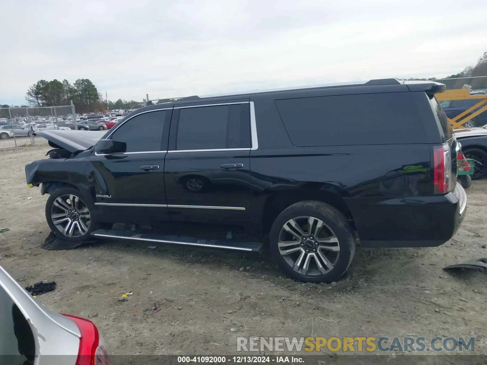 14 Photograph of a damaged car 1GKS1HKJ9KR194167 GMC YUKON XL 2019