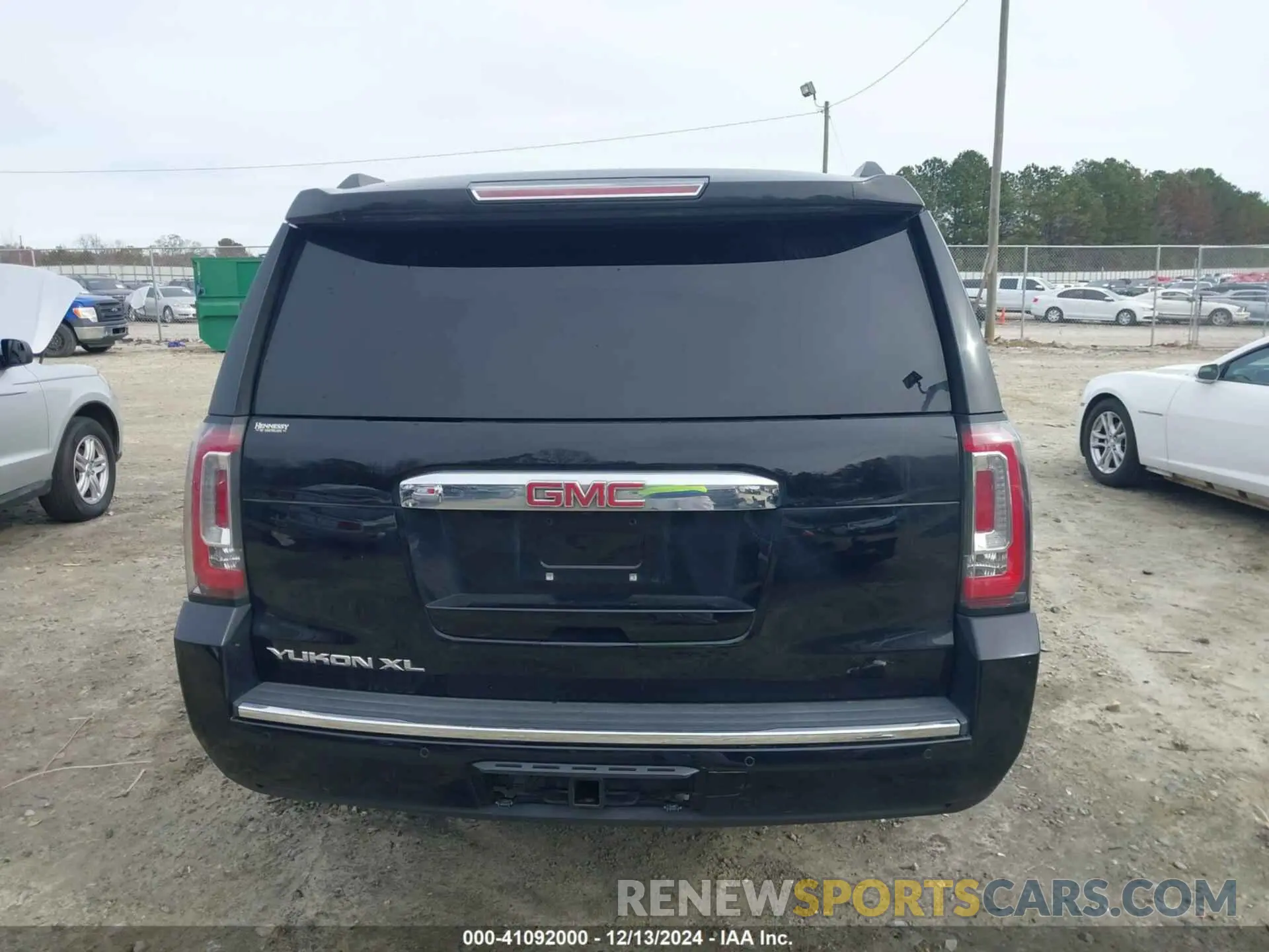 16 Photograph of a damaged car 1GKS1HKJ9KR194167 GMC YUKON XL 2019