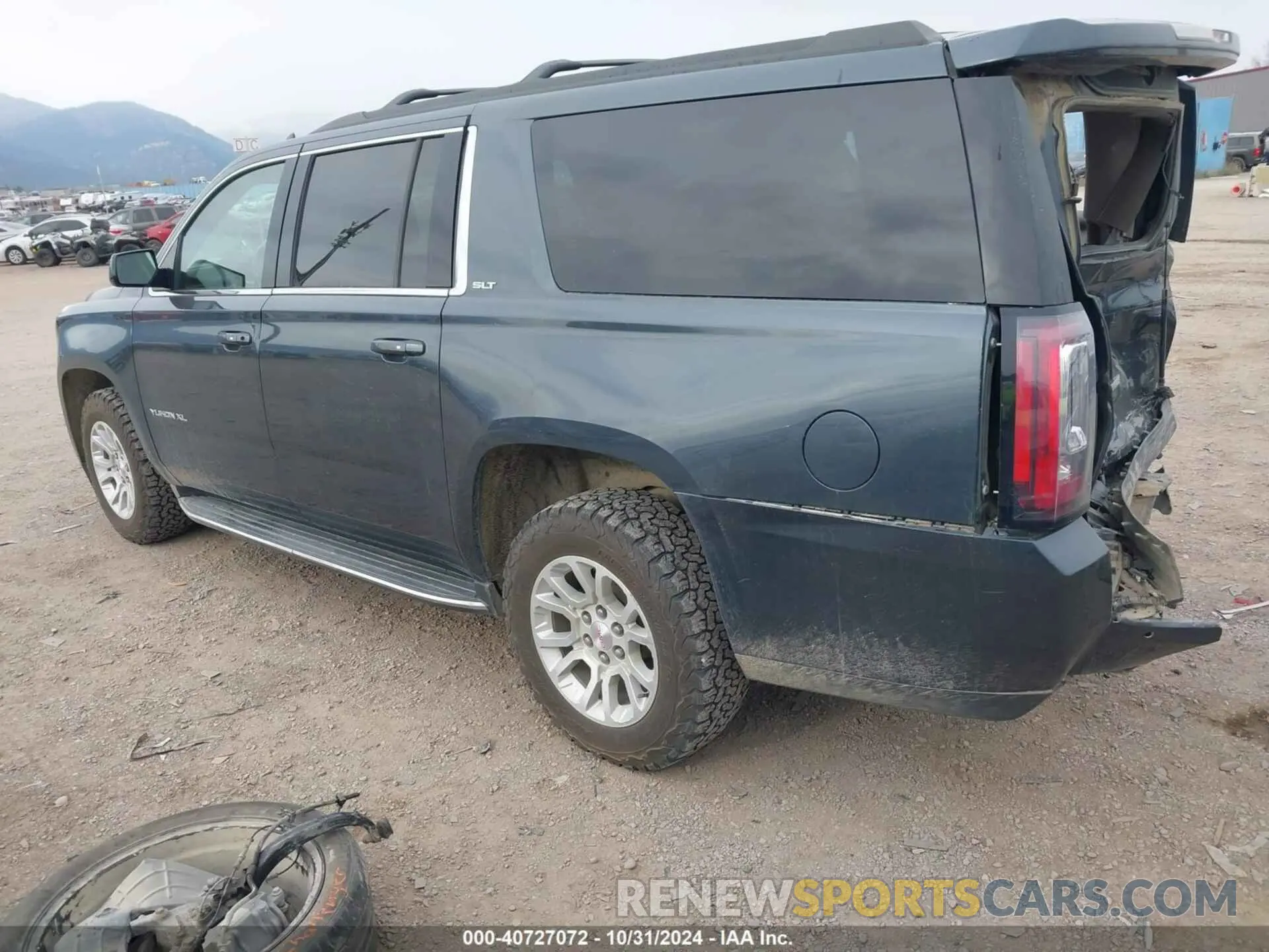 3 Photograph of a damaged car 1GKS2GKC0KR345860 GMC YUKON XL 2019