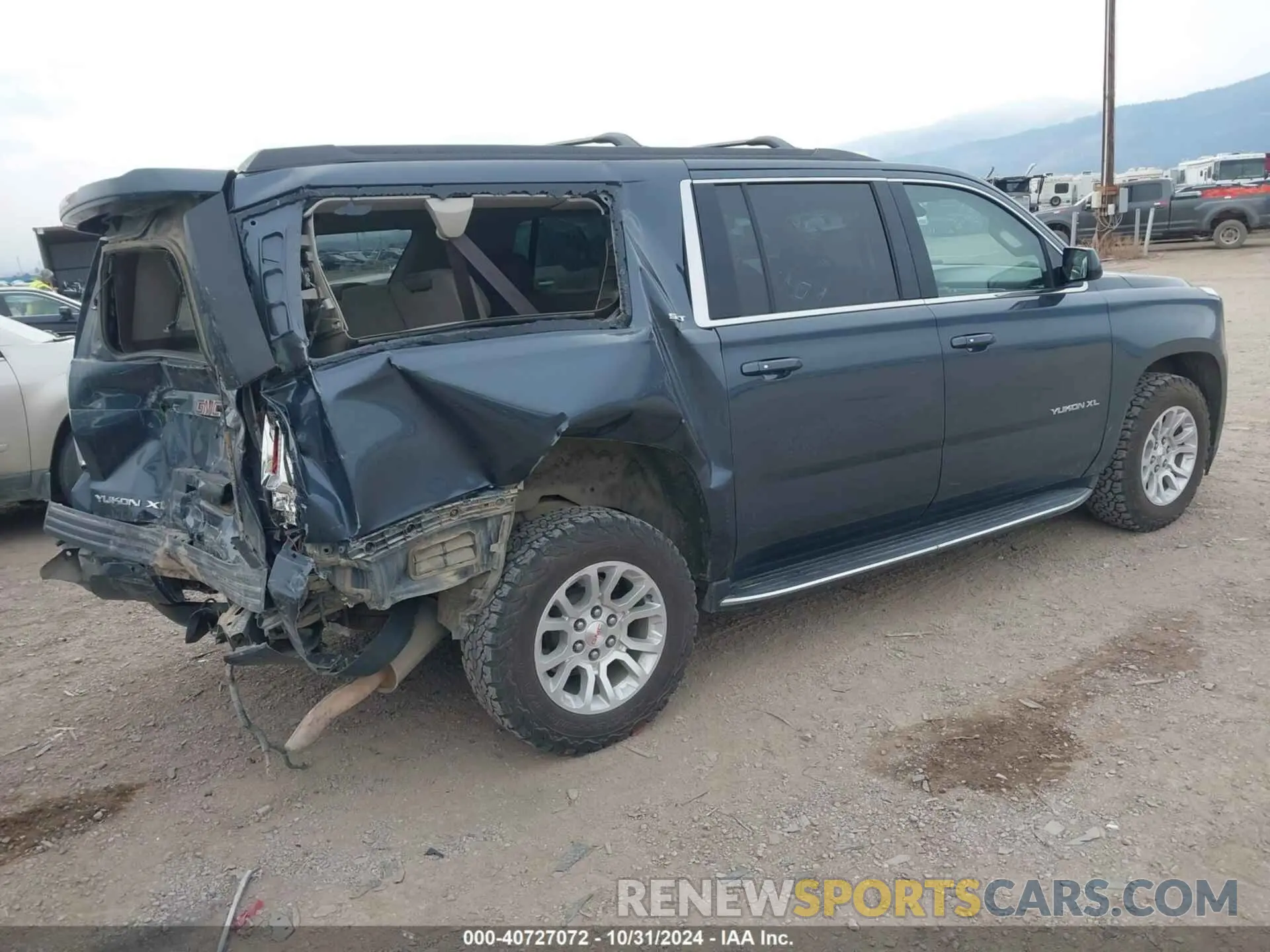 4 Photograph of a damaged car 1GKS2GKC0KR345860 GMC YUKON XL 2019