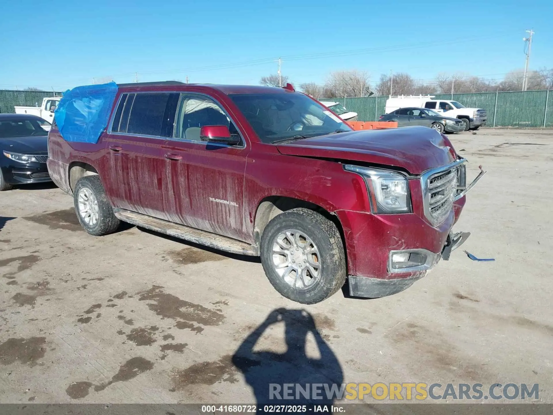 1 Photograph of a damaged car 1GKS2GKC2KR343513 GMC YUKON XL 2019