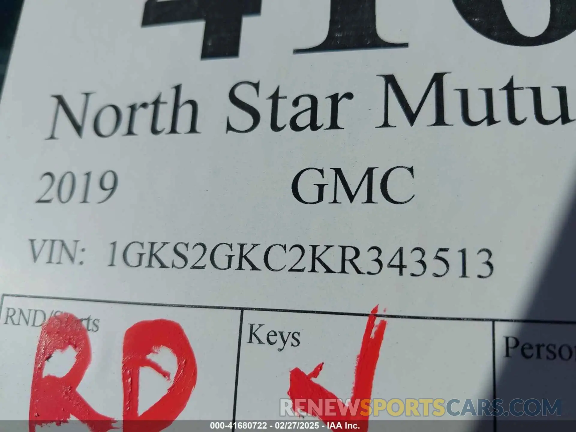 17 Photograph of a damaged car 1GKS2GKC2KR343513 GMC YUKON XL 2019