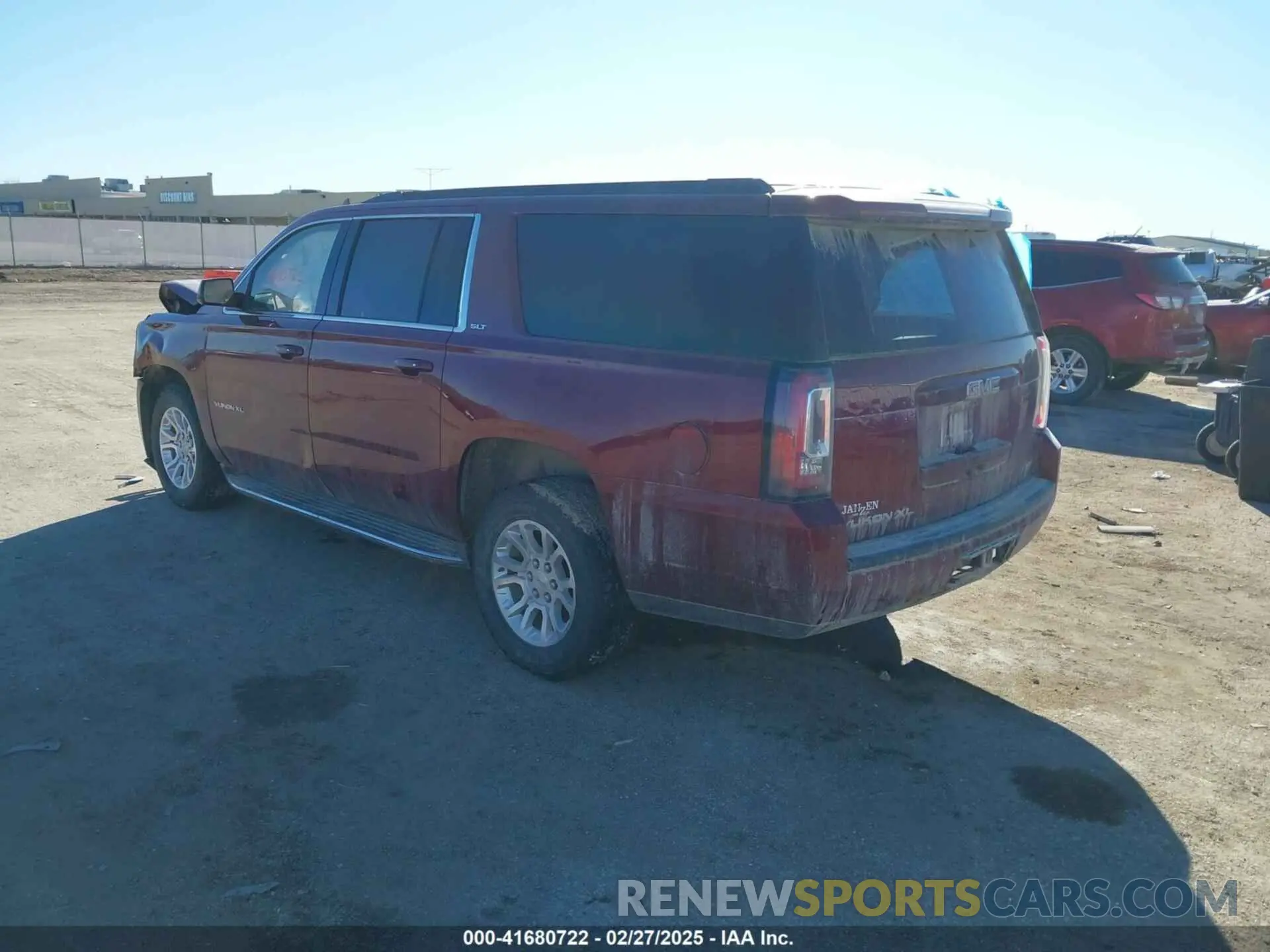 3 Photograph of a damaged car 1GKS2GKC2KR343513 GMC YUKON XL 2019