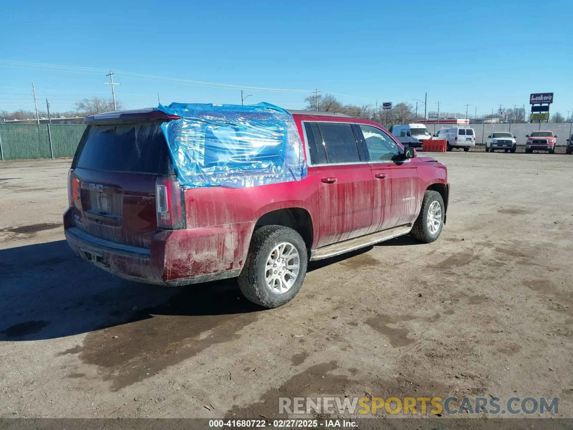 4 Photograph of a damaged car 1GKS2GKC2KR343513 GMC YUKON XL 2019