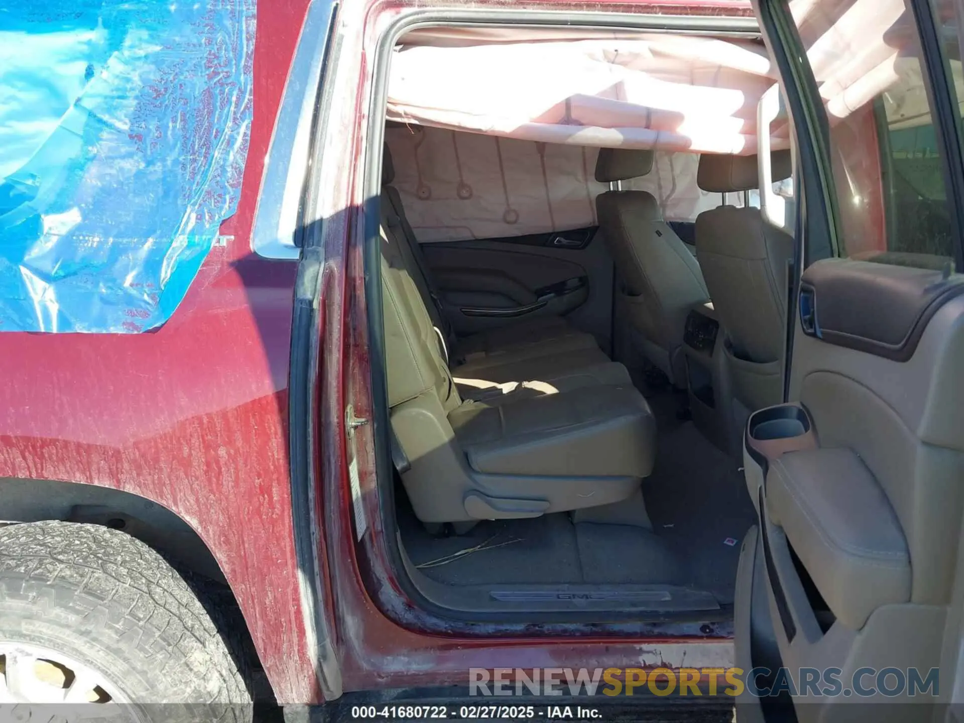 8 Photograph of a damaged car 1GKS2GKC2KR343513 GMC YUKON XL 2019