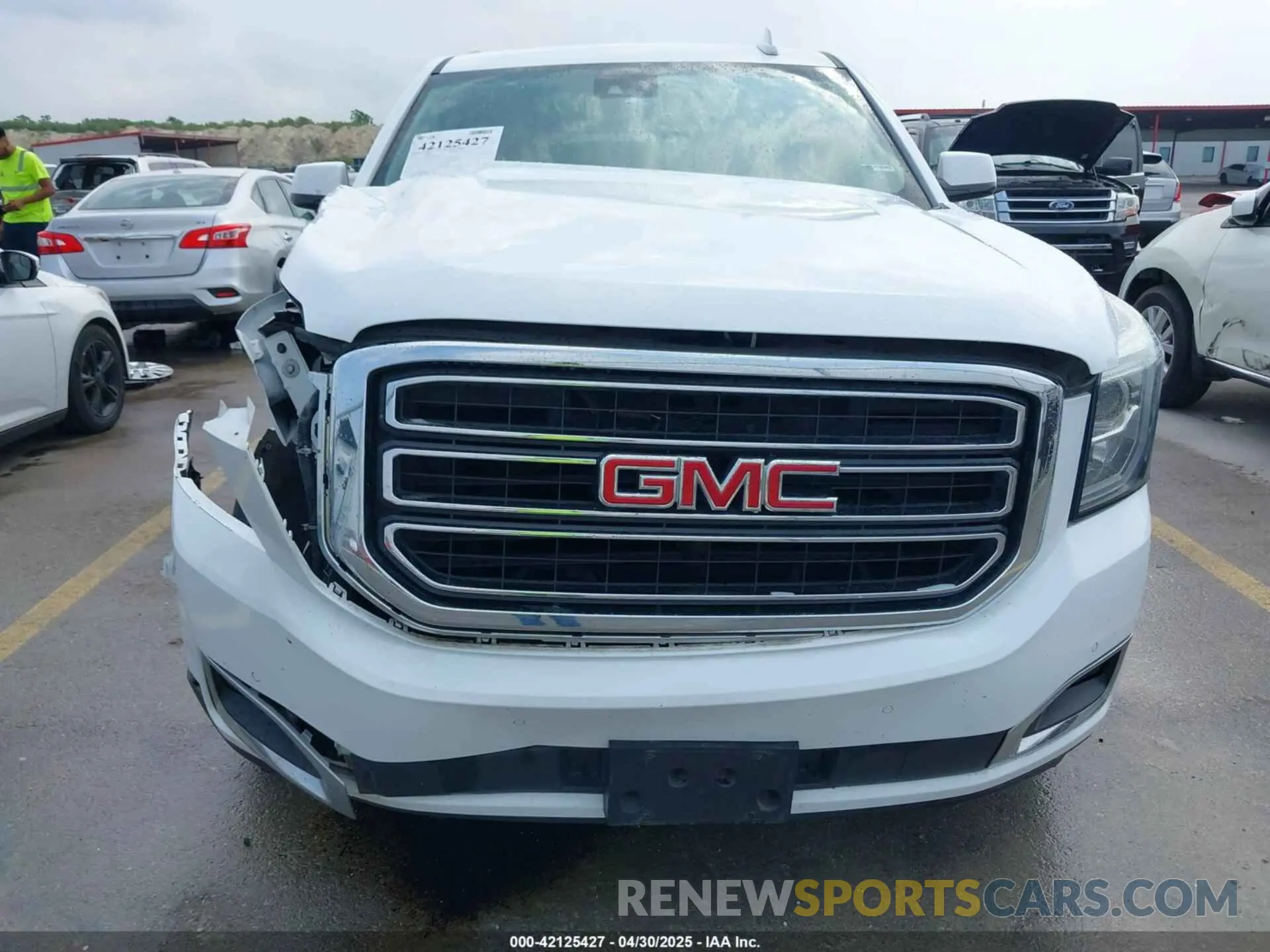 12 Photograph of a damaged car 1GKS2GKC4KR160002 GMC YUKON XL 2019