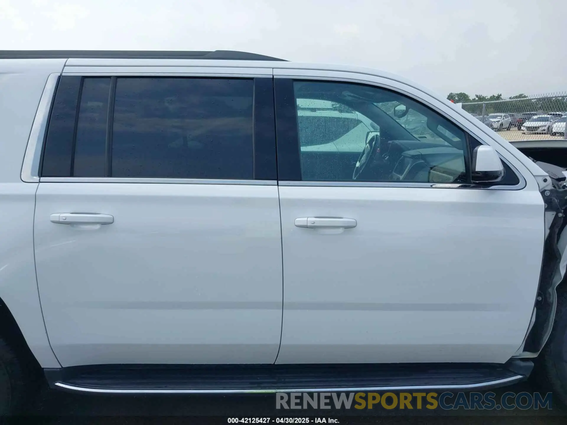 13 Photograph of a damaged car 1GKS2GKC4KR160002 GMC YUKON XL 2019
