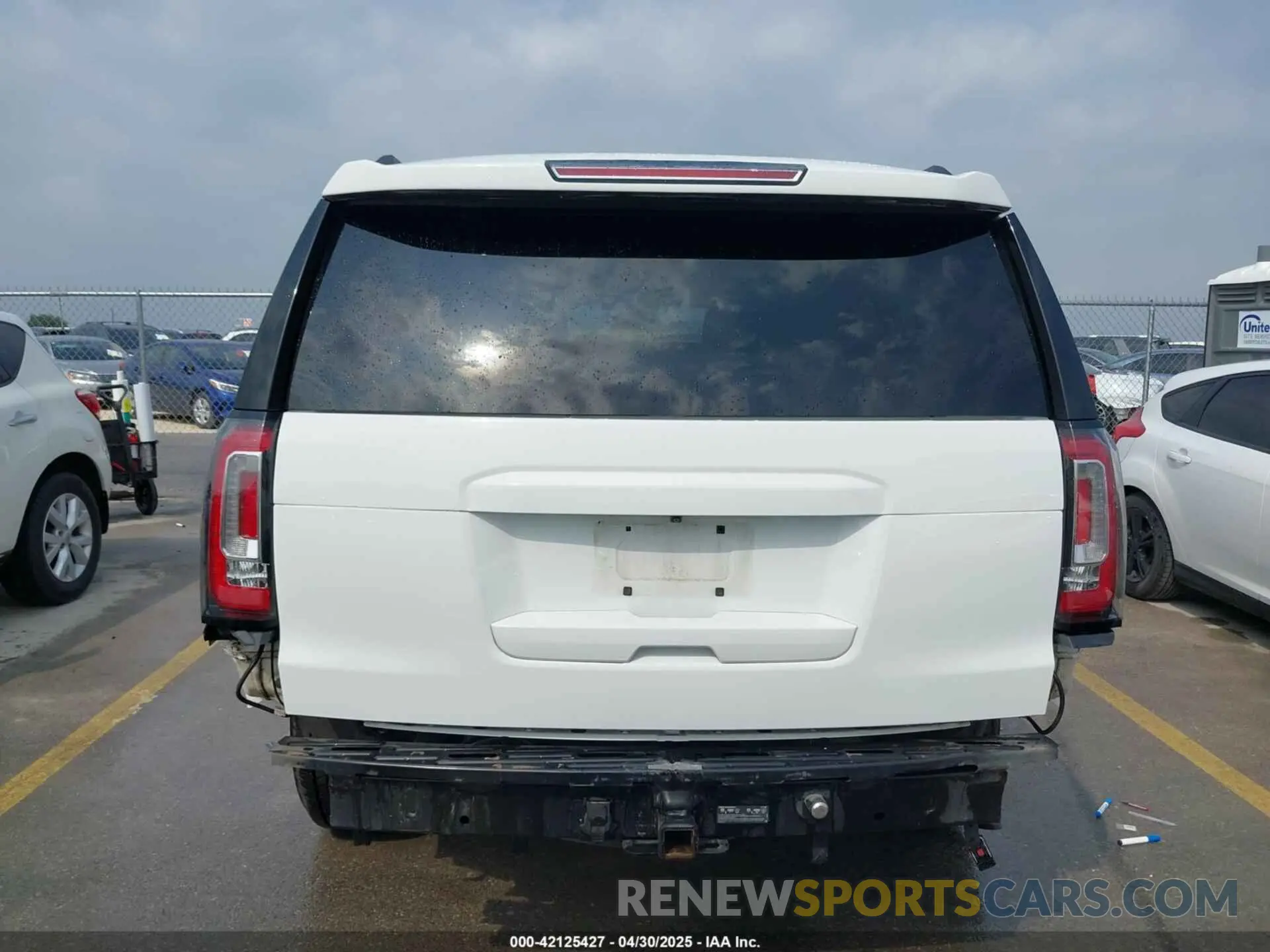 16 Photograph of a damaged car 1GKS2GKC4KR160002 GMC YUKON XL 2019