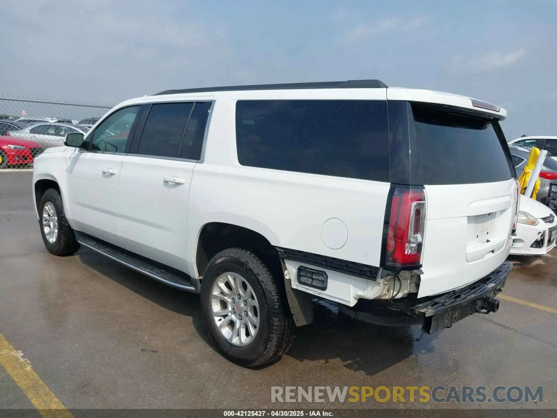 3 Photograph of a damaged car 1GKS2GKC4KR160002 GMC YUKON XL 2019