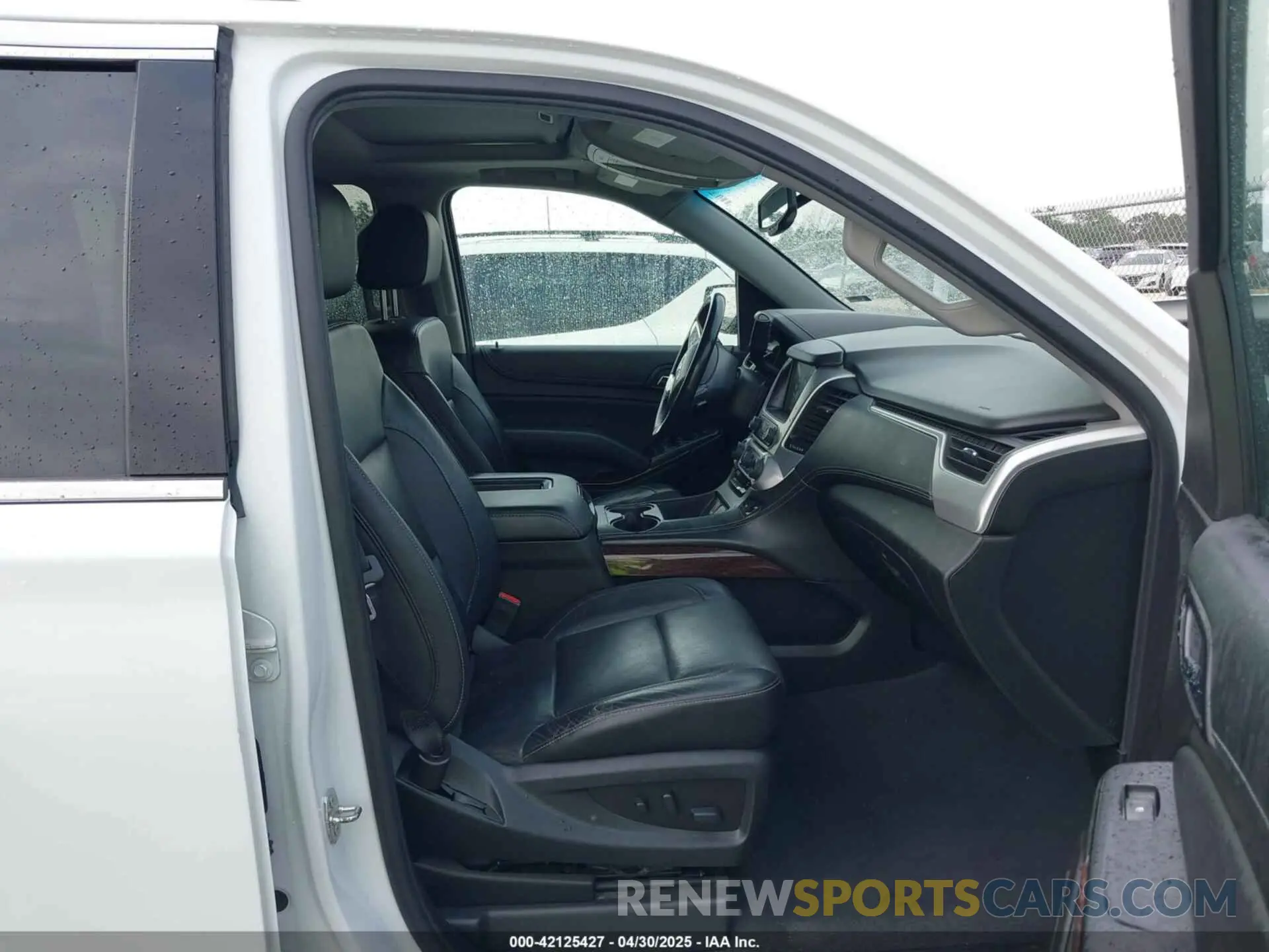 5 Photograph of a damaged car 1GKS2GKC4KR160002 GMC YUKON XL 2019