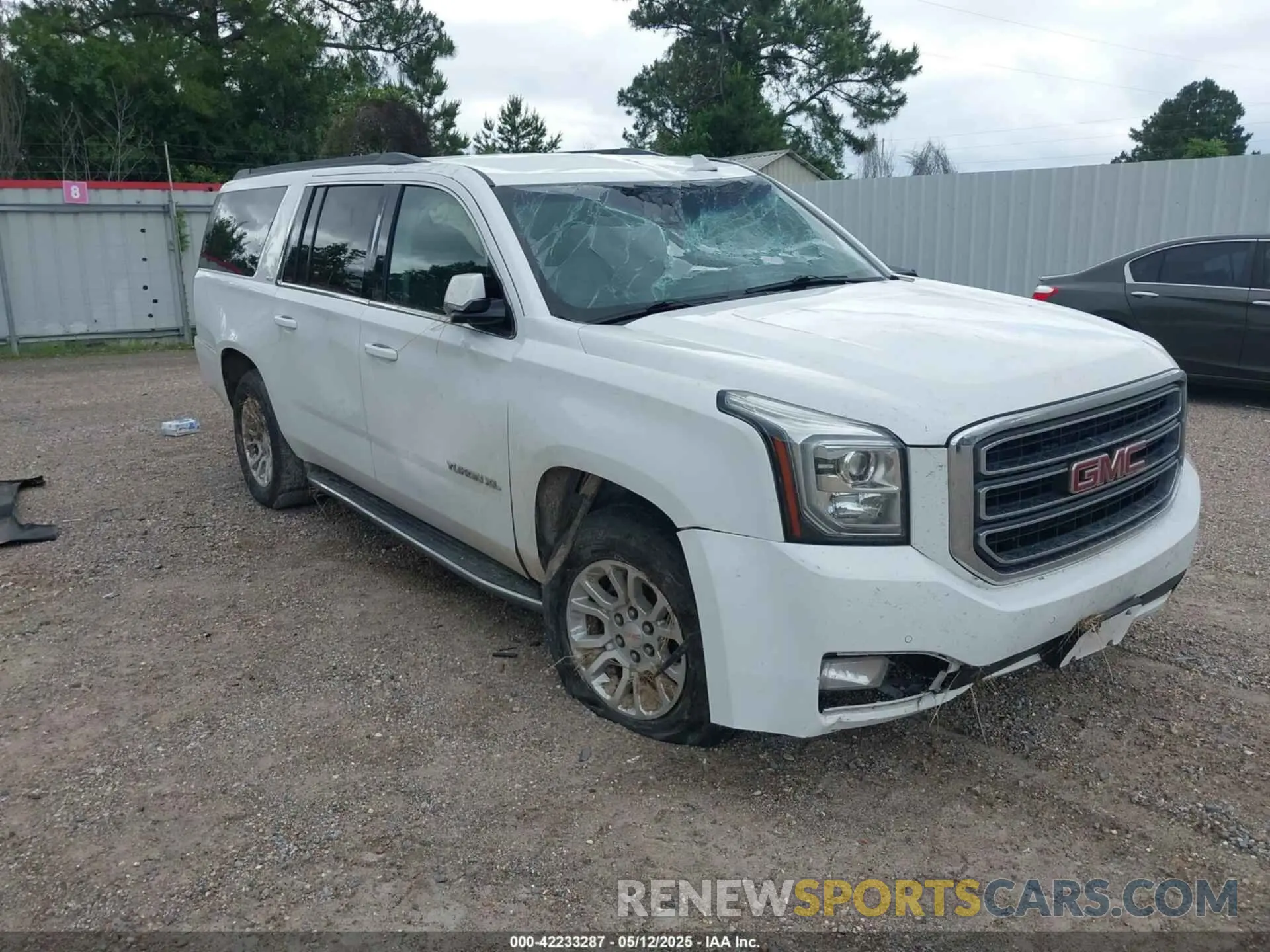 1 Photograph of a damaged car 1GKS2GKC5KR381432 GMC YUKON XL 2019