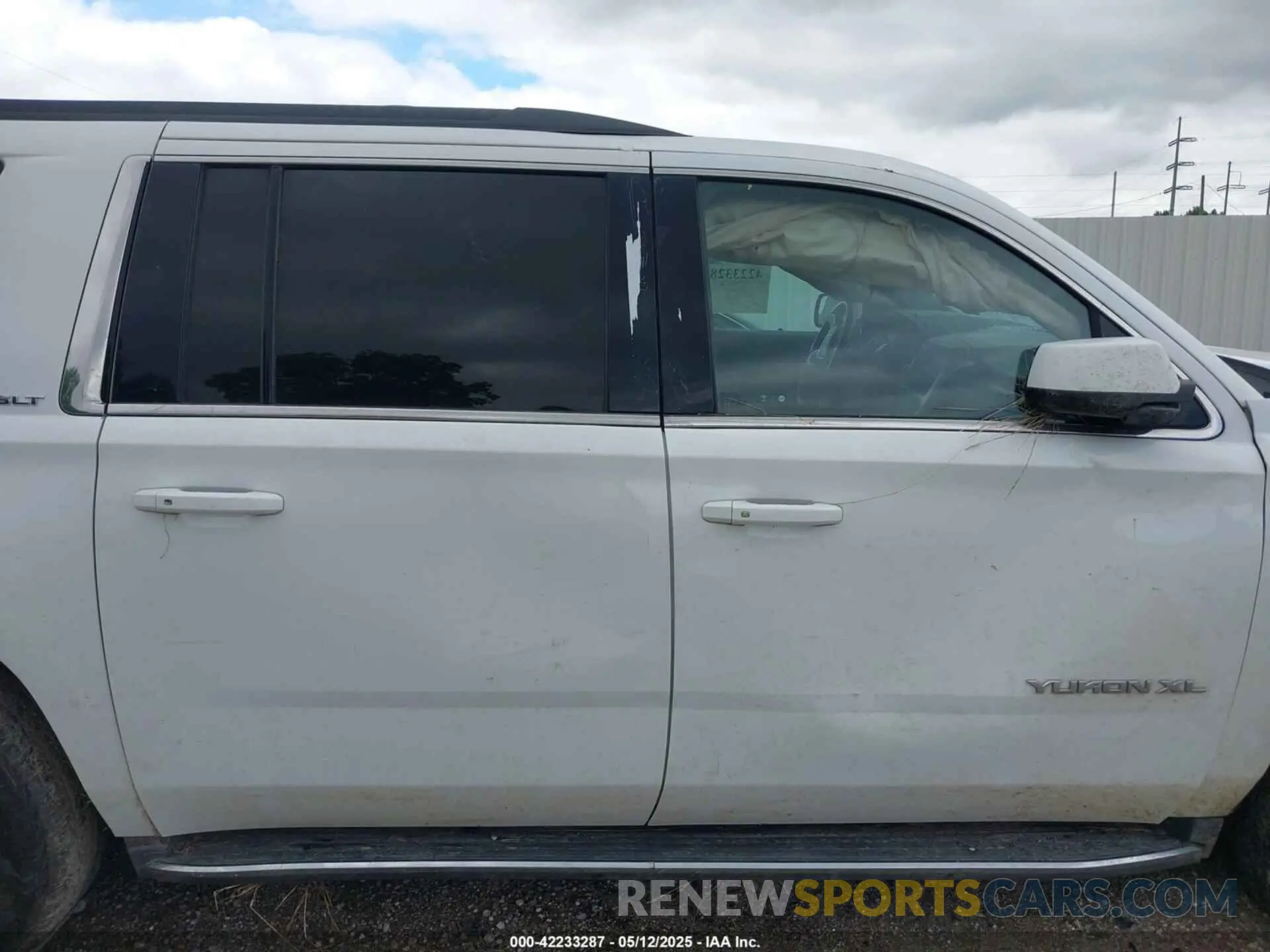12 Photograph of a damaged car 1GKS2GKC5KR381432 GMC YUKON XL 2019