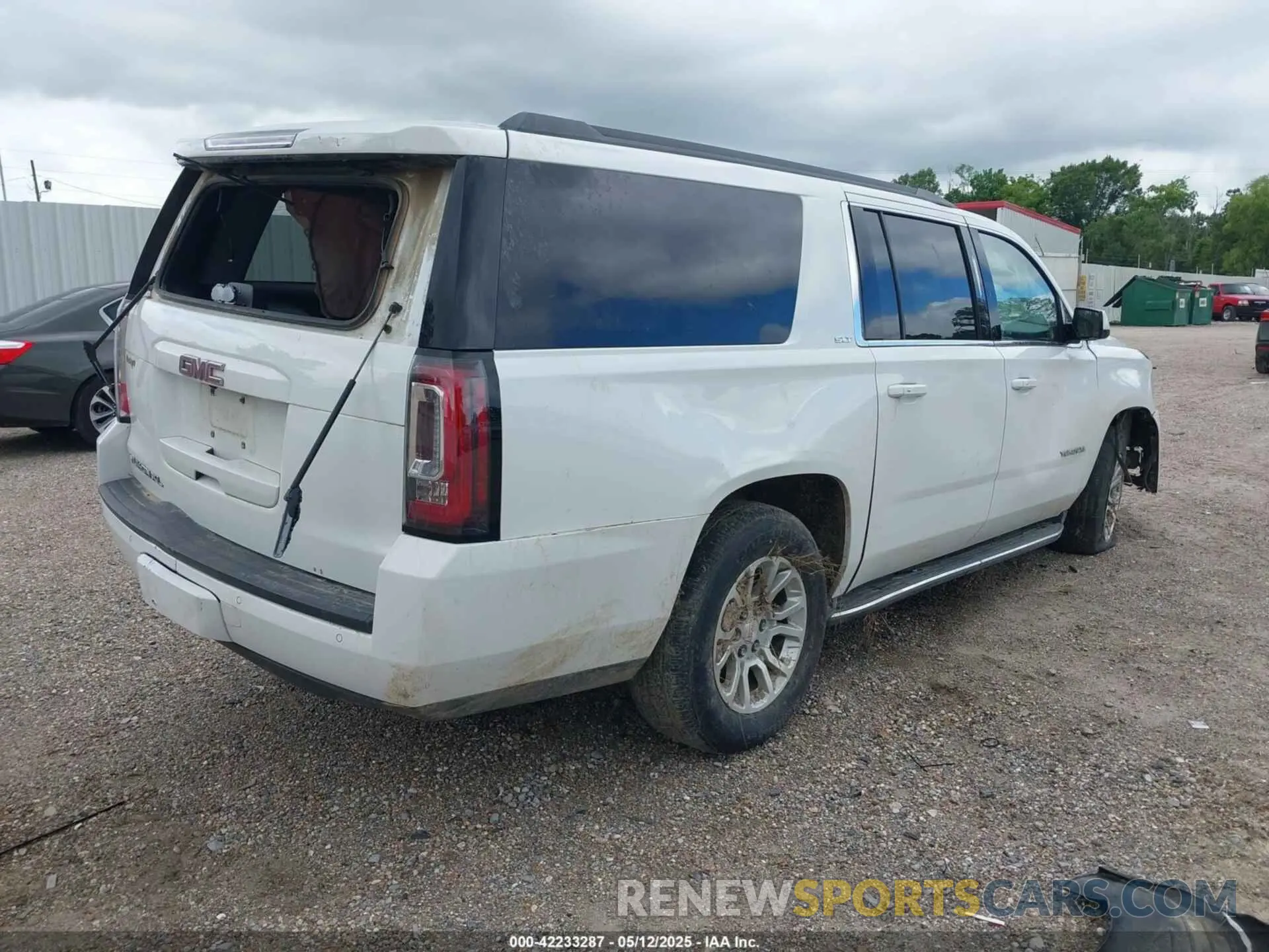 4 Photograph of a damaged car 1GKS2GKC5KR381432 GMC YUKON XL 2019