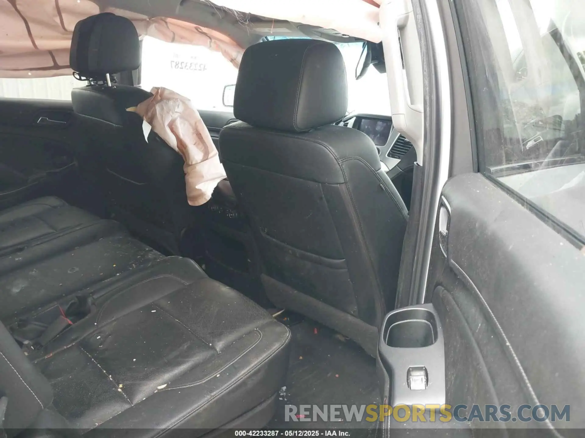 8 Photograph of a damaged car 1GKS2GKC5KR381432 GMC YUKON XL 2019
