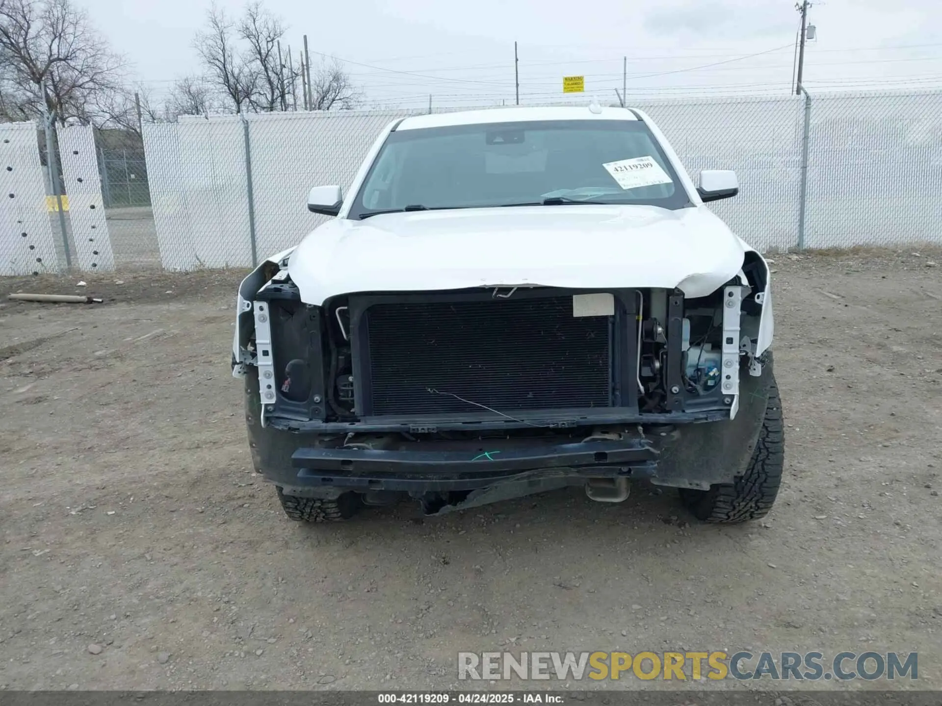 13 Photograph of a damaged car 1GKS2GKC9KR159332 GMC YUKON XL 2019