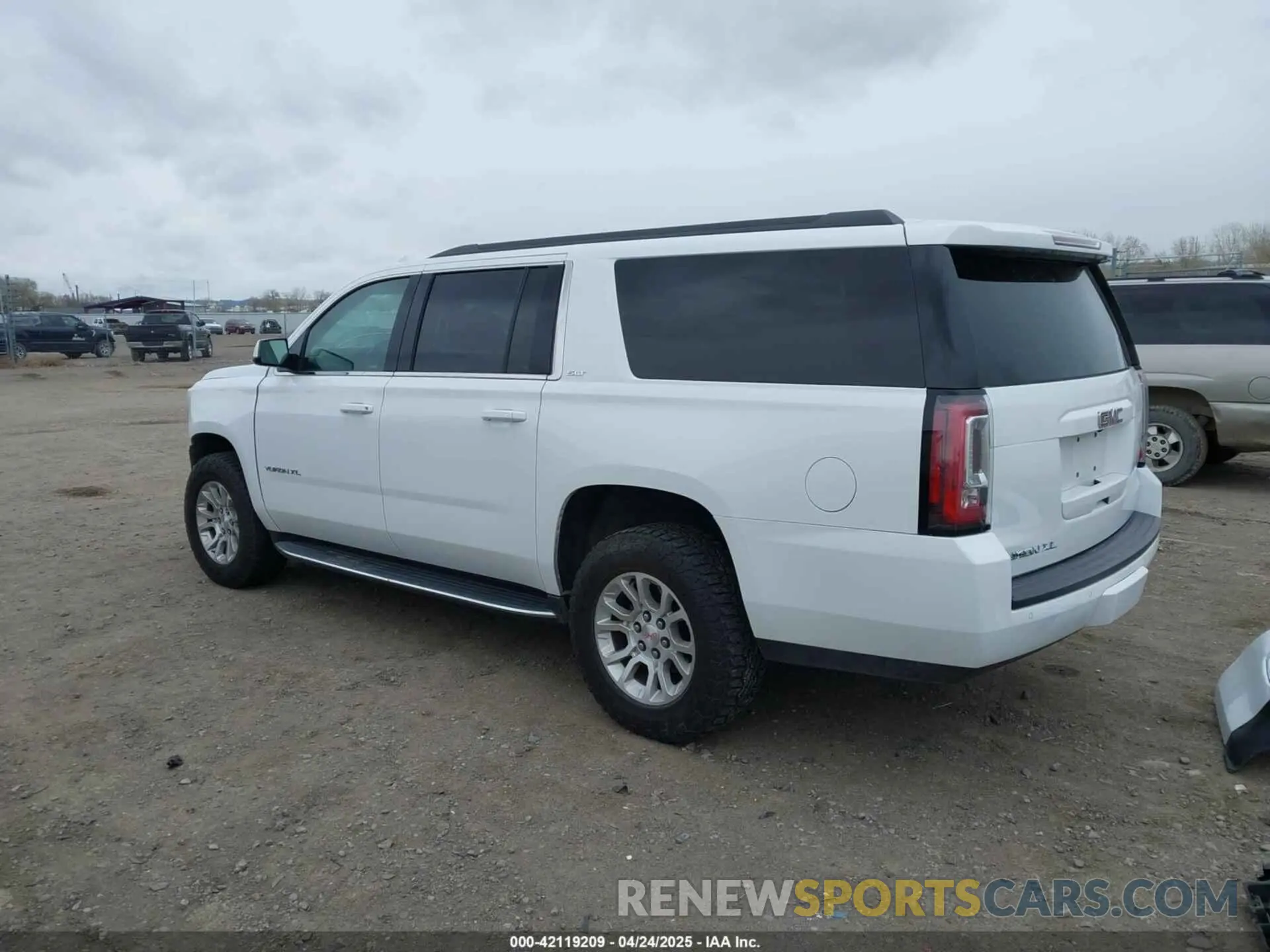 3 Photograph of a damaged car 1GKS2GKC9KR159332 GMC YUKON XL 2019