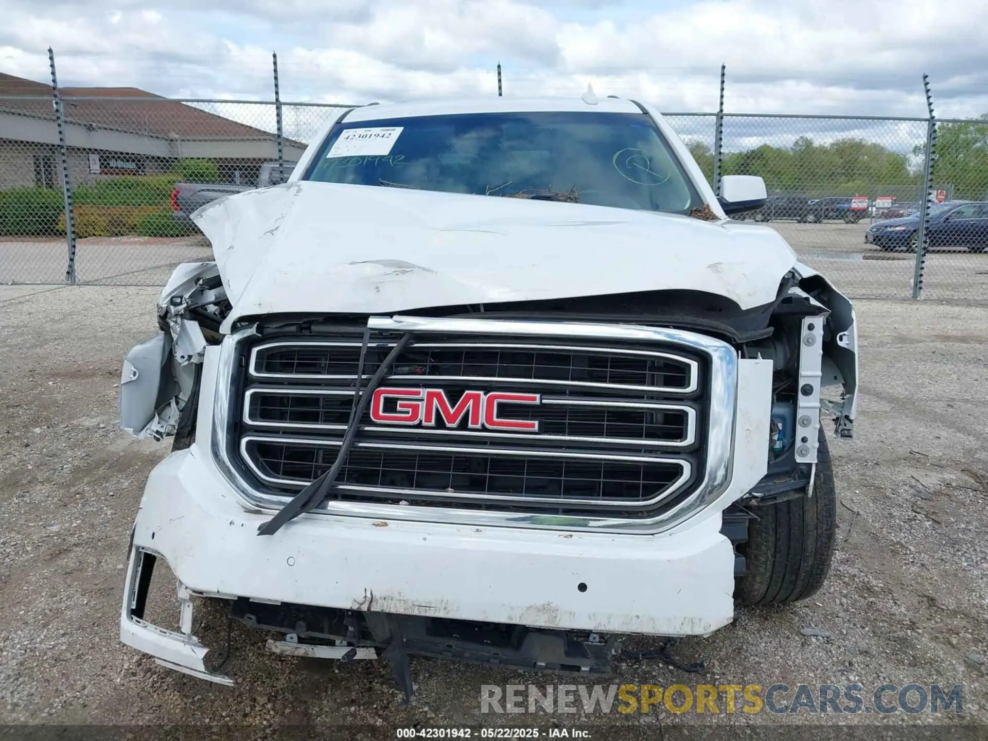 12 Photograph of a damaged car 1GKS2GKCXKR280239 GMC YUKON XL 2019