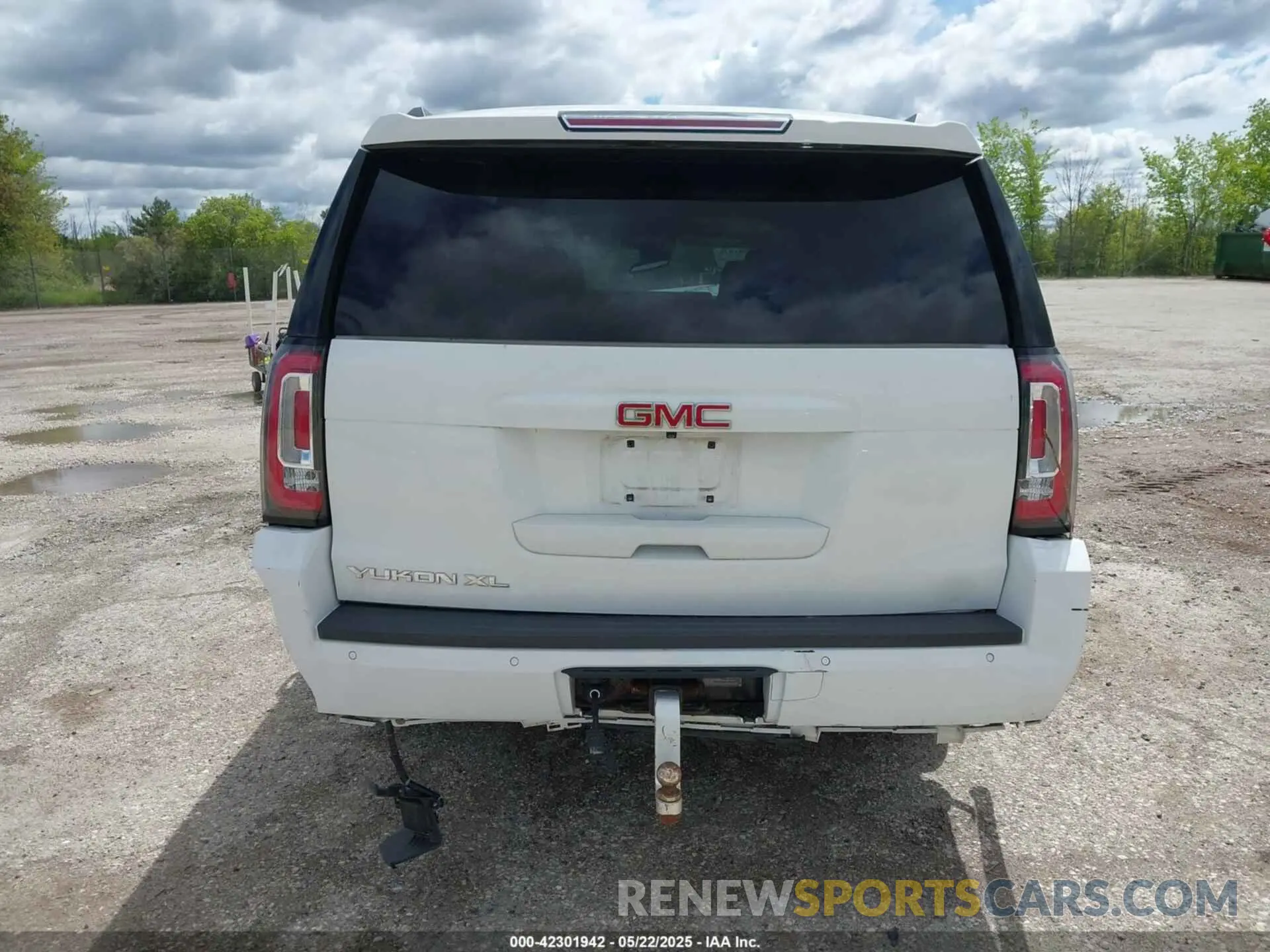 16 Photograph of a damaged car 1GKS2GKCXKR280239 GMC YUKON XL 2019