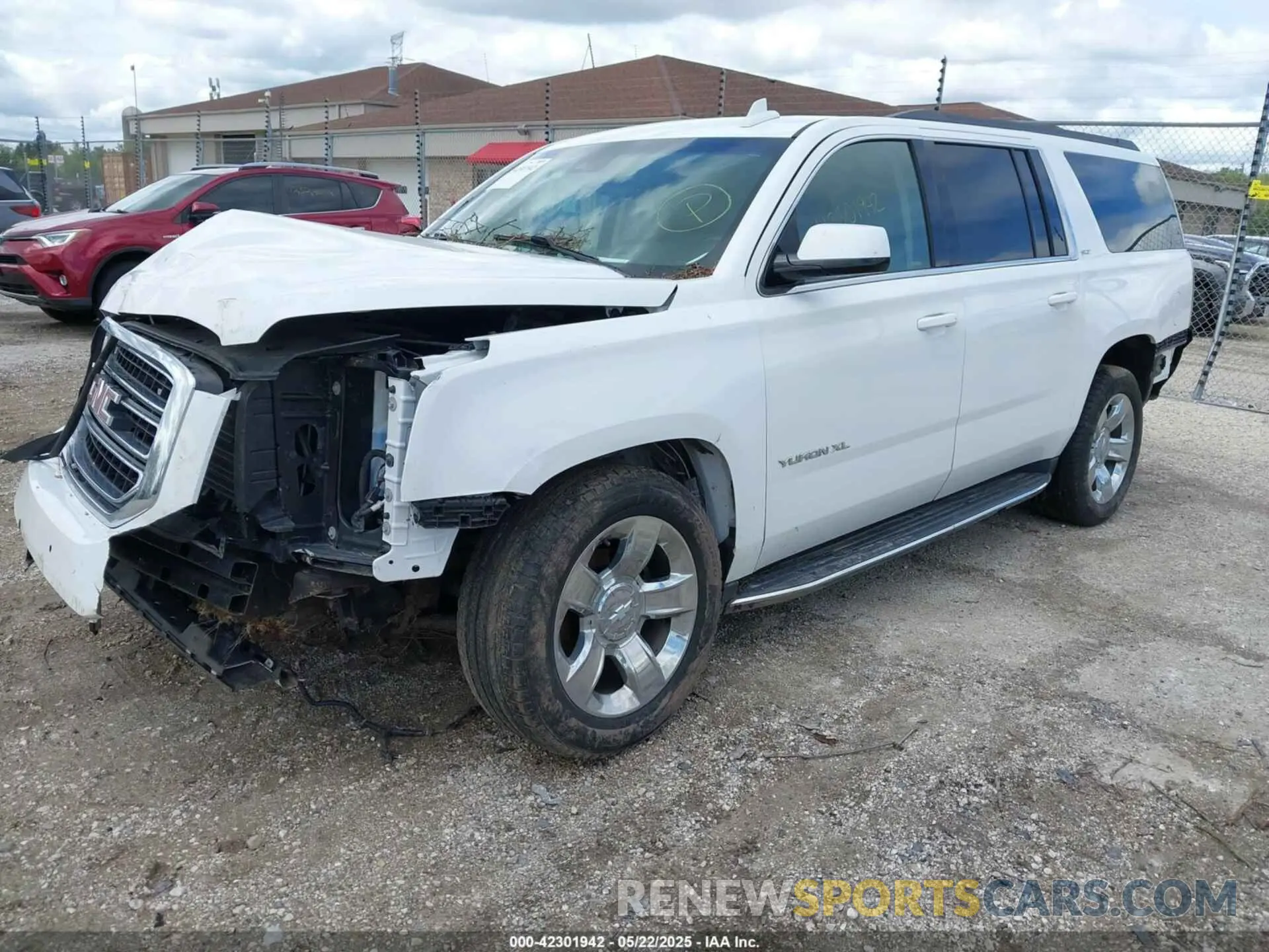 2 Photograph of a damaged car 1GKS2GKCXKR280239 GMC YUKON XL 2019