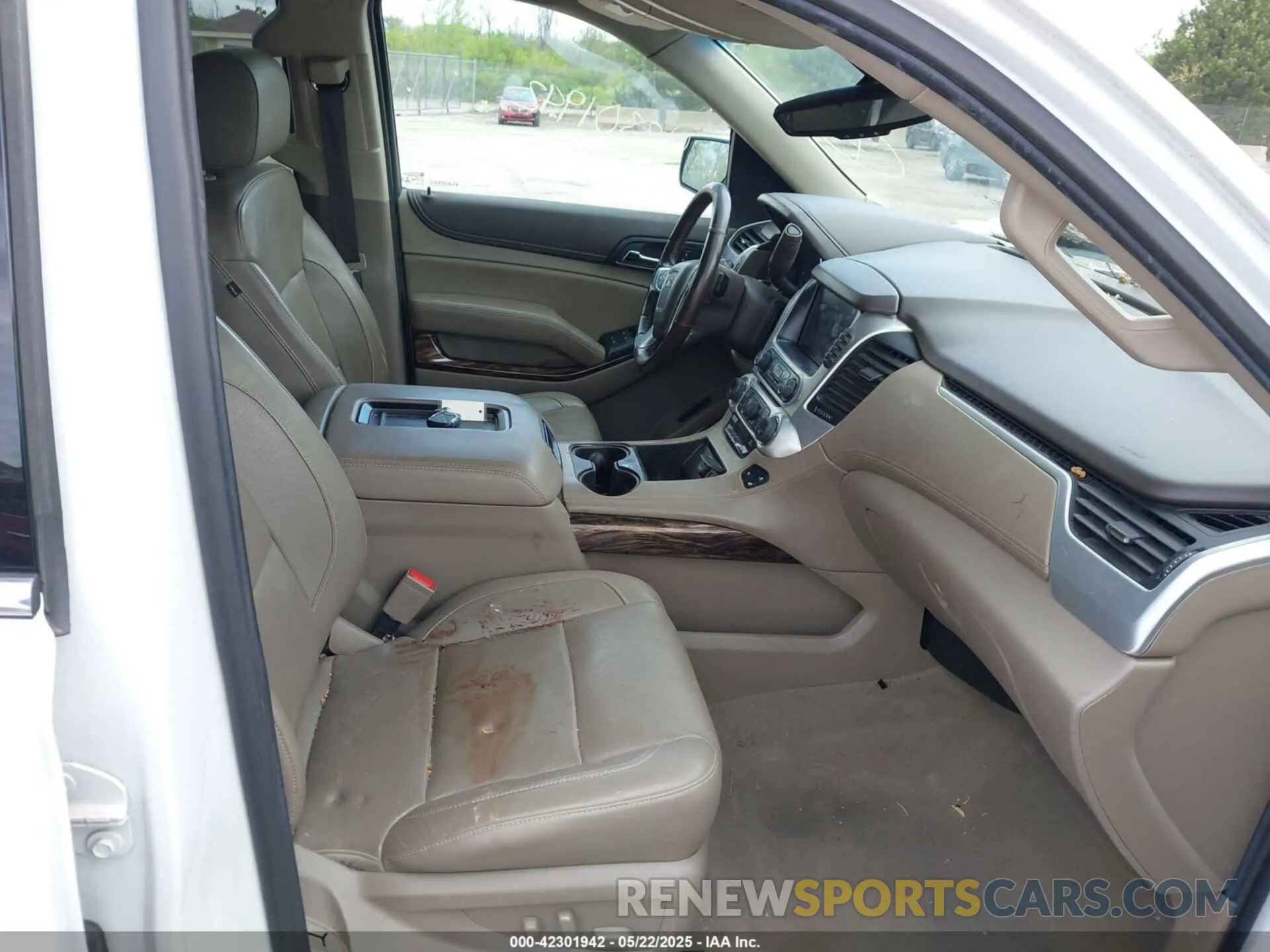 5 Photograph of a damaged car 1GKS2GKCXKR280239 GMC YUKON XL 2019