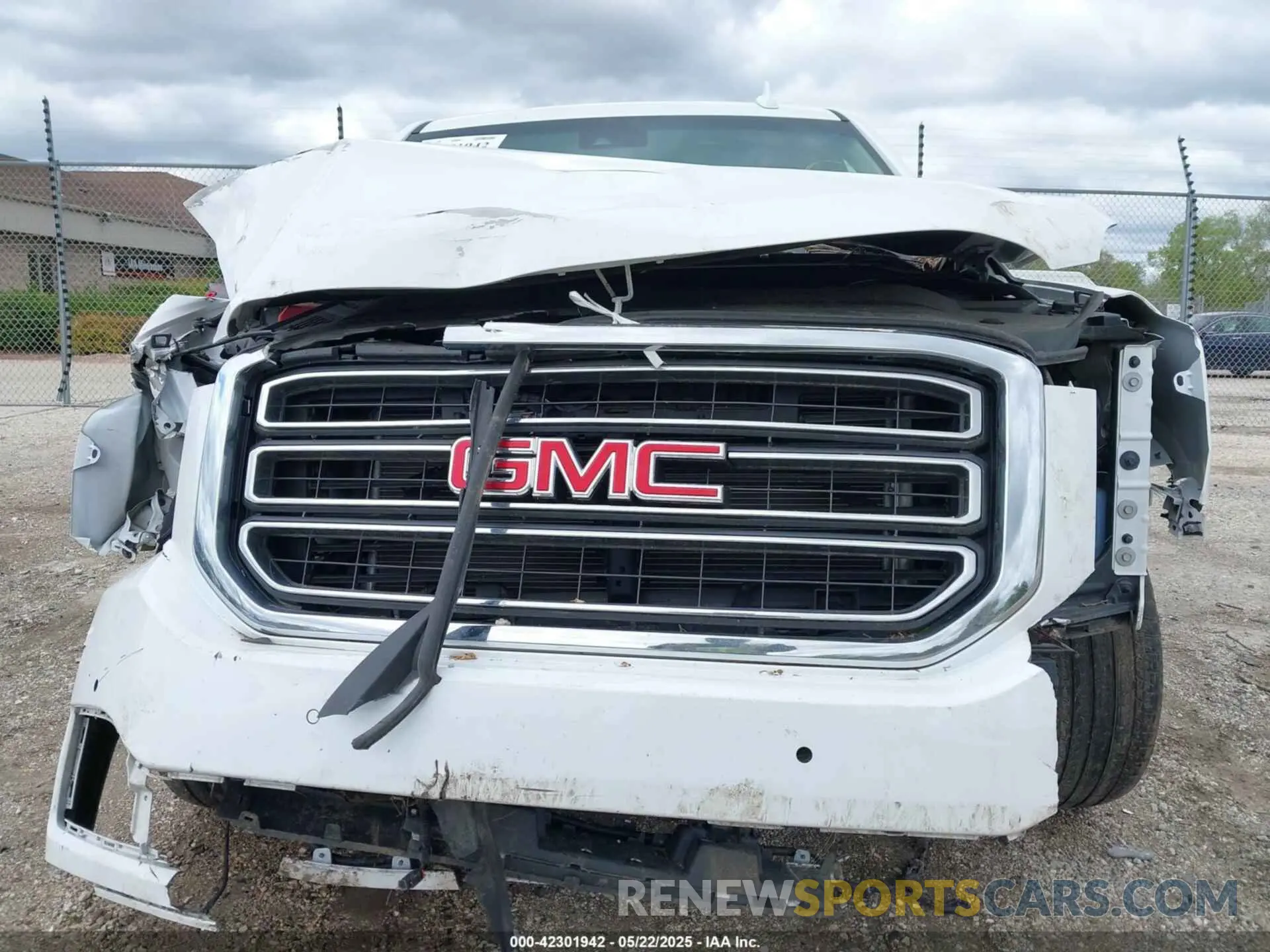 6 Photograph of a damaged car 1GKS2GKCXKR280239 GMC YUKON XL 2019