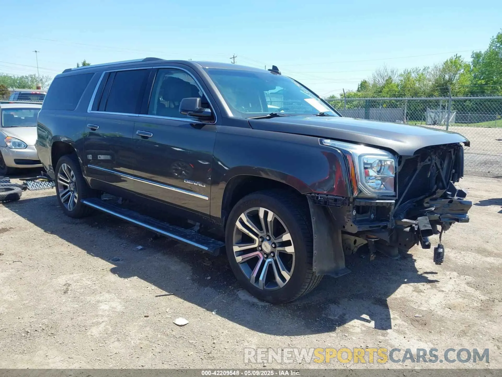 1 Photograph of a damaged car 1GKS2HKJ2KR387225 GMC YUKON XL 2019