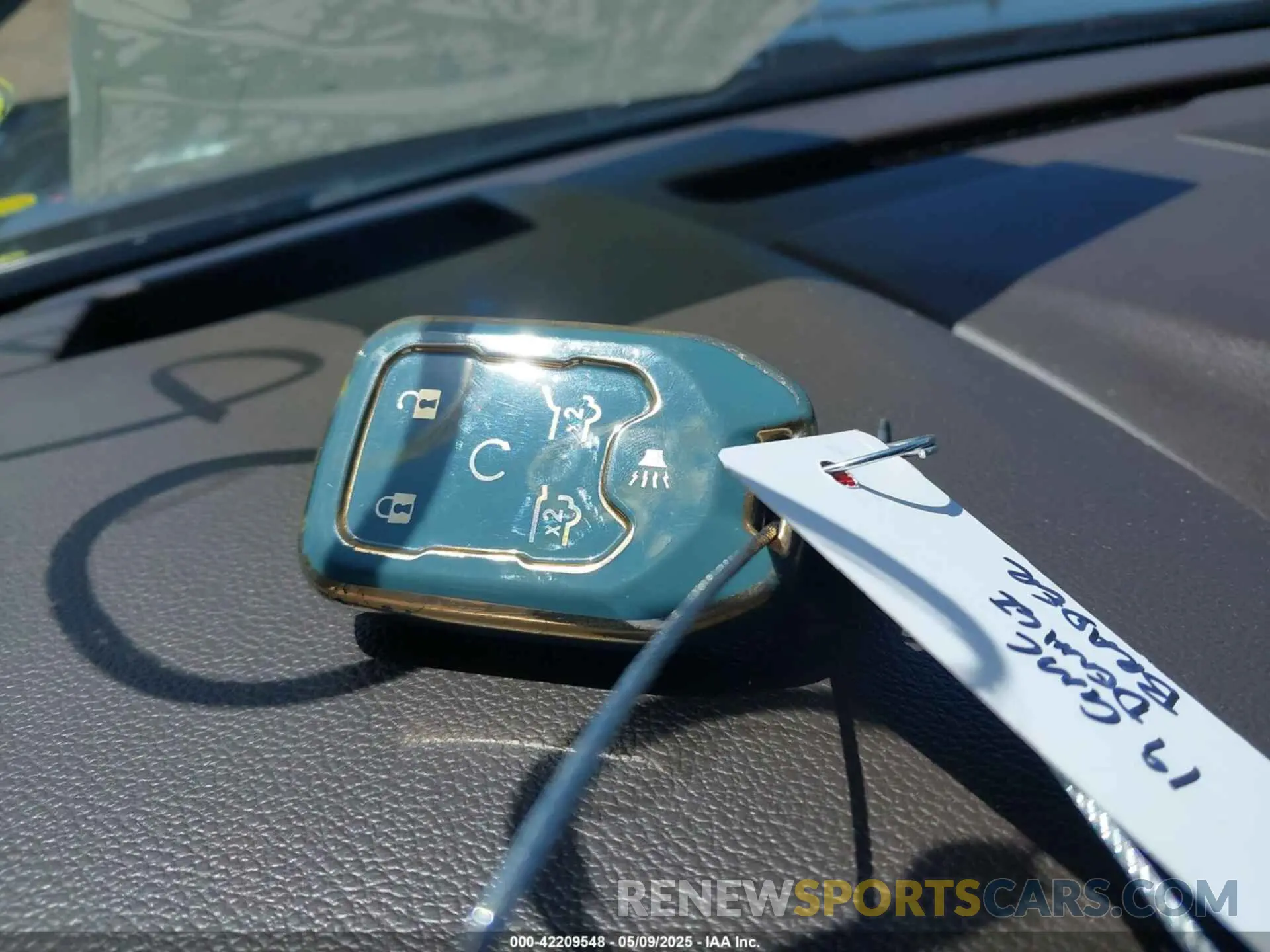 11 Photograph of a damaged car 1GKS2HKJ2KR387225 GMC YUKON XL 2019
