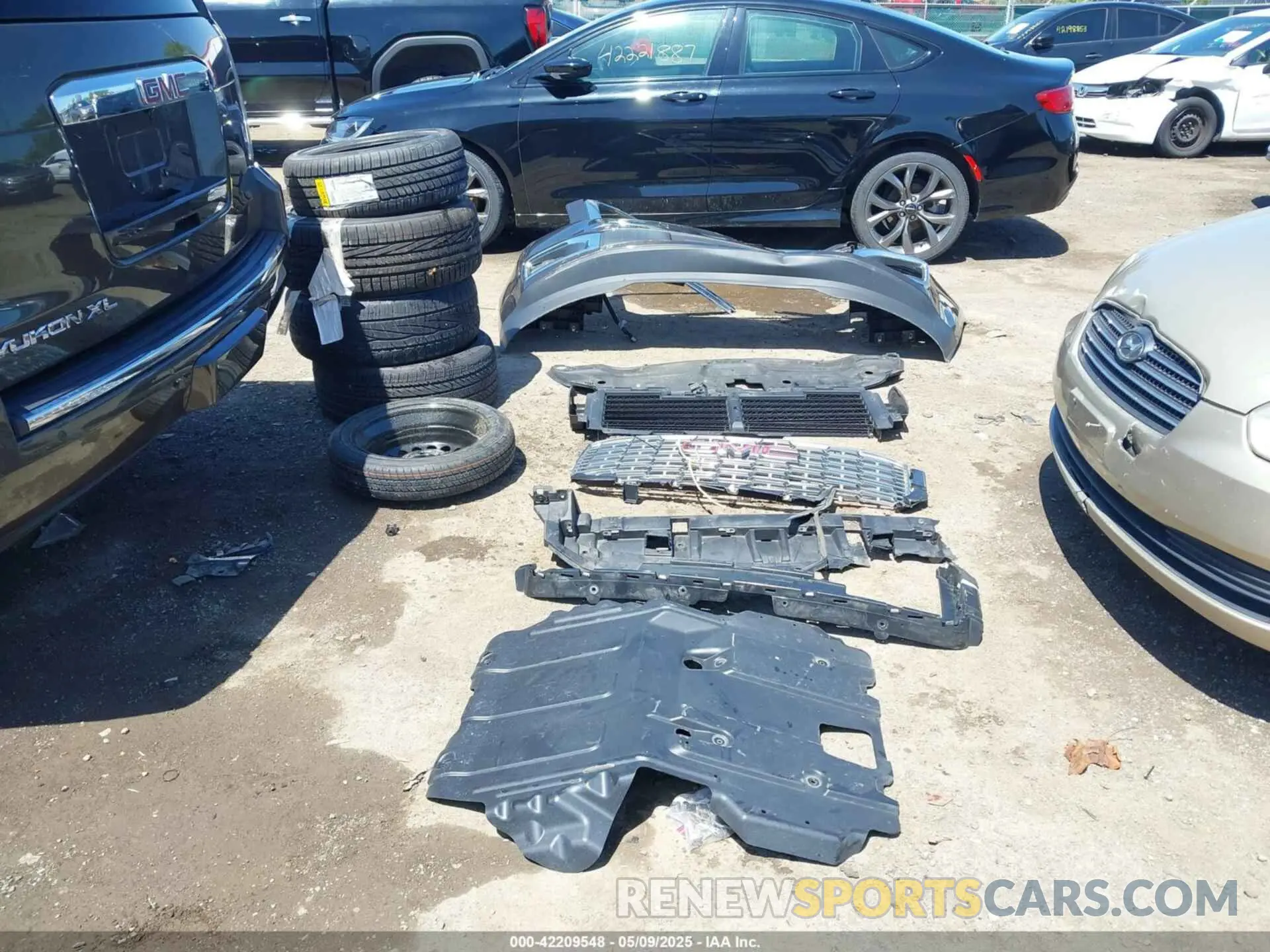 12 Photograph of a damaged car 1GKS2HKJ2KR387225 GMC YUKON XL 2019