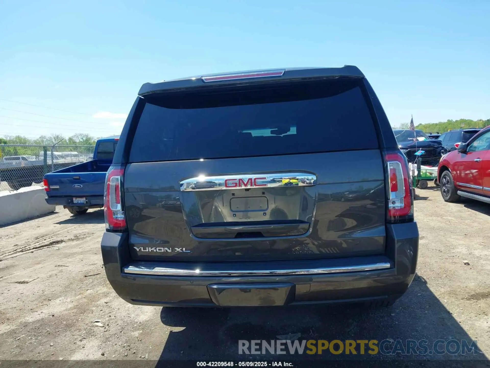 17 Photograph of a damaged car 1GKS2HKJ2KR387225 GMC YUKON XL 2019