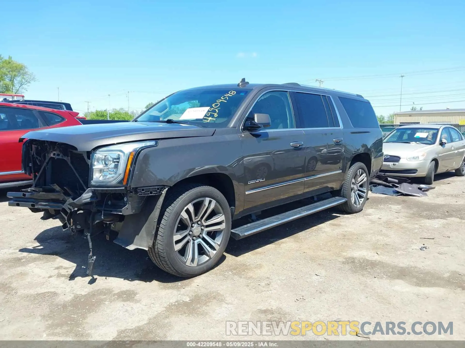 2 Photograph of a damaged car 1GKS2HKJ2KR387225 GMC YUKON XL 2019