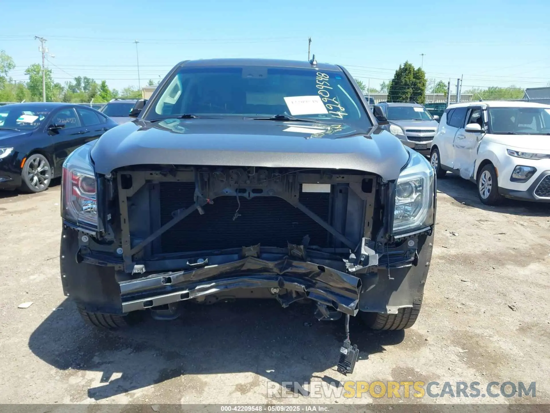 6 Photograph of a damaged car 1GKS2HKJ2KR387225 GMC YUKON XL 2019