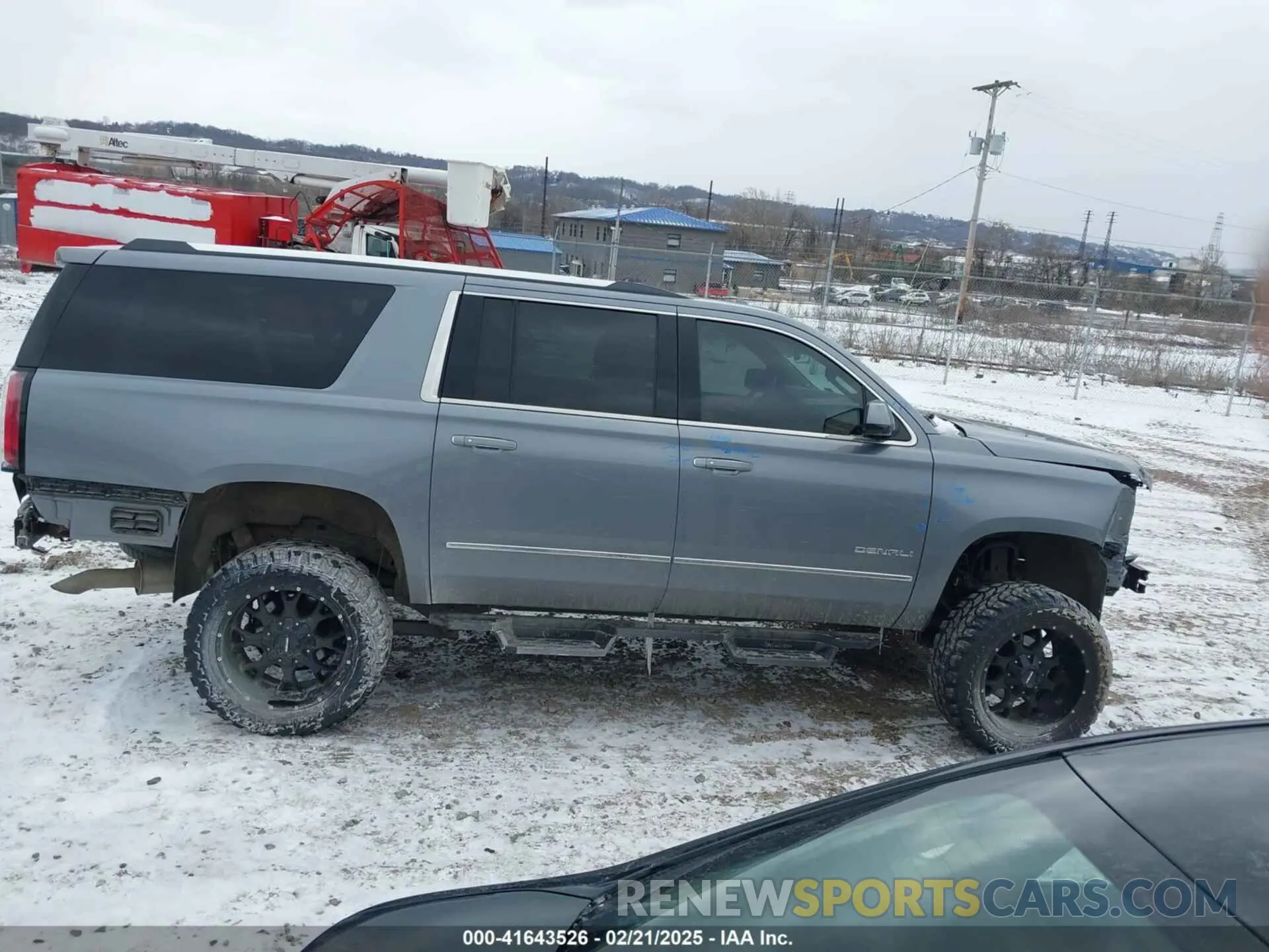 14 Photograph of a damaged car 1GKS2HKJ3KR226480 GMC YUKON XL 2019