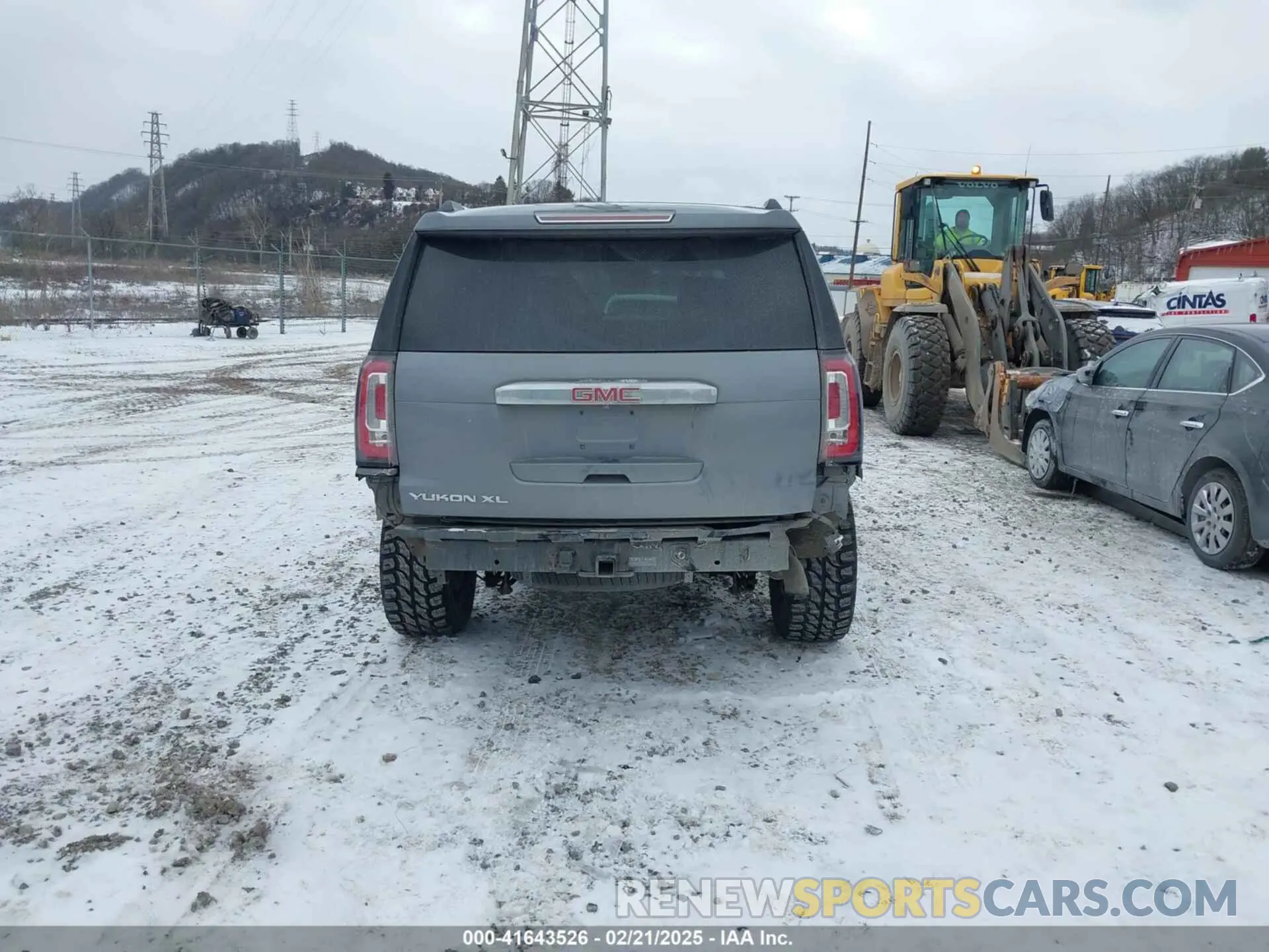 17 Photograph of a damaged car 1GKS2HKJ3KR226480 GMC YUKON XL 2019