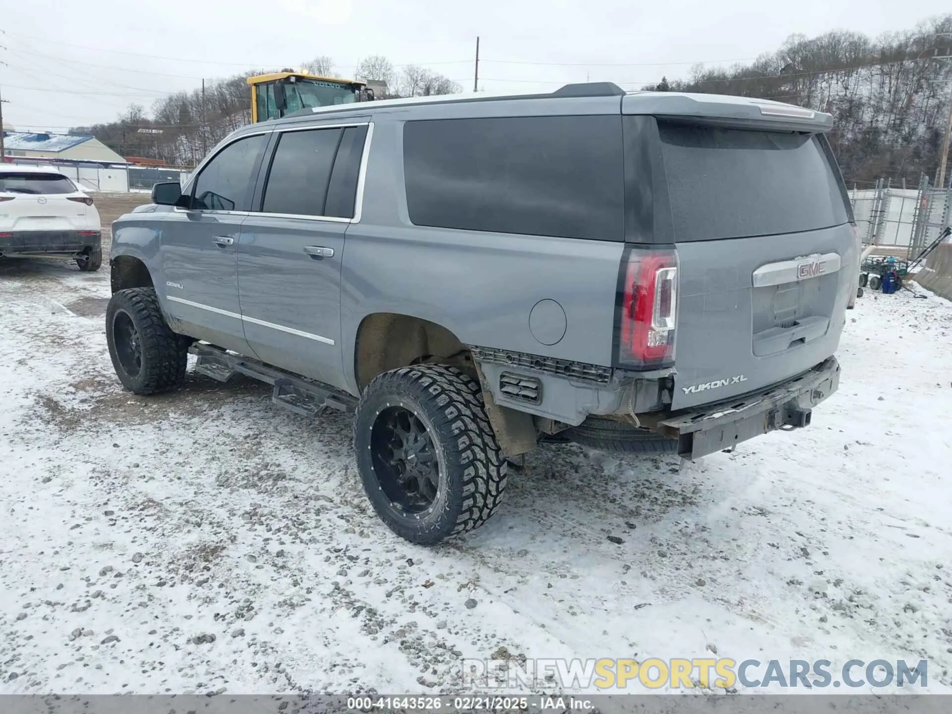 3 Photograph of a damaged car 1GKS2HKJ3KR226480 GMC YUKON XL 2019