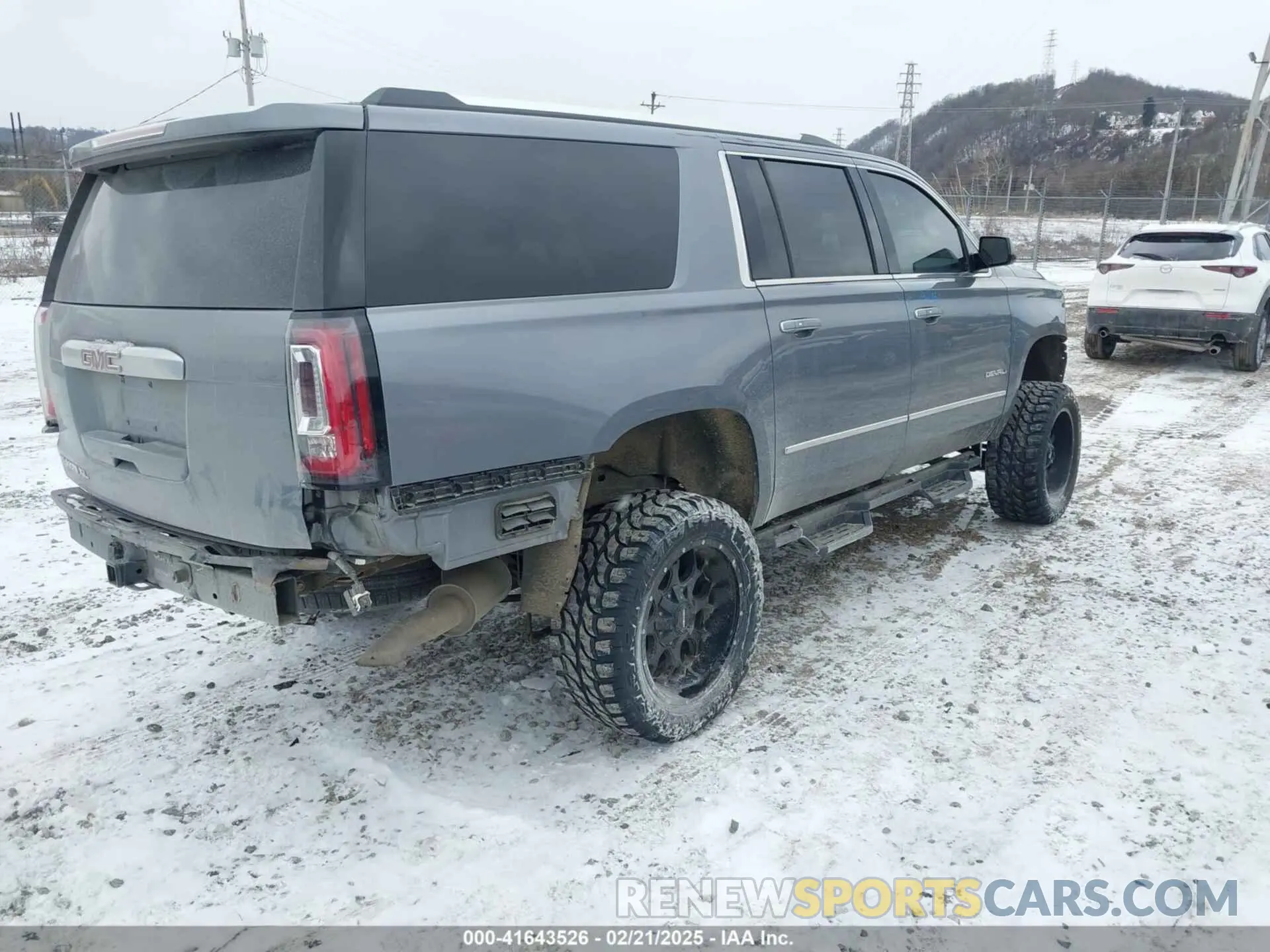 4 Photograph of a damaged car 1GKS2HKJ3KR226480 GMC YUKON XL 2019