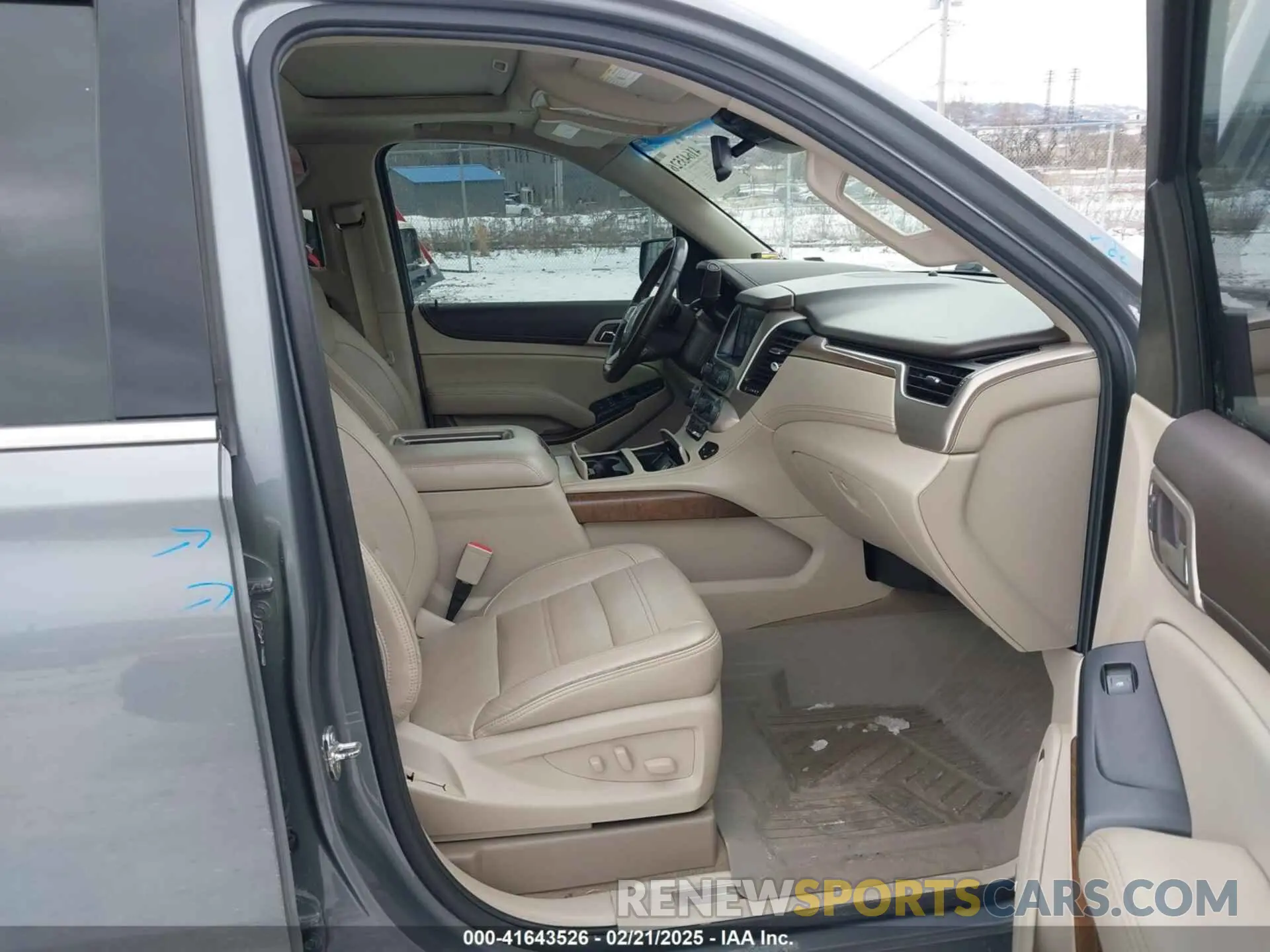 5 Photograph of a damaged car 1GKS2HKJ3KR226480 GMC YUKON XL 2019