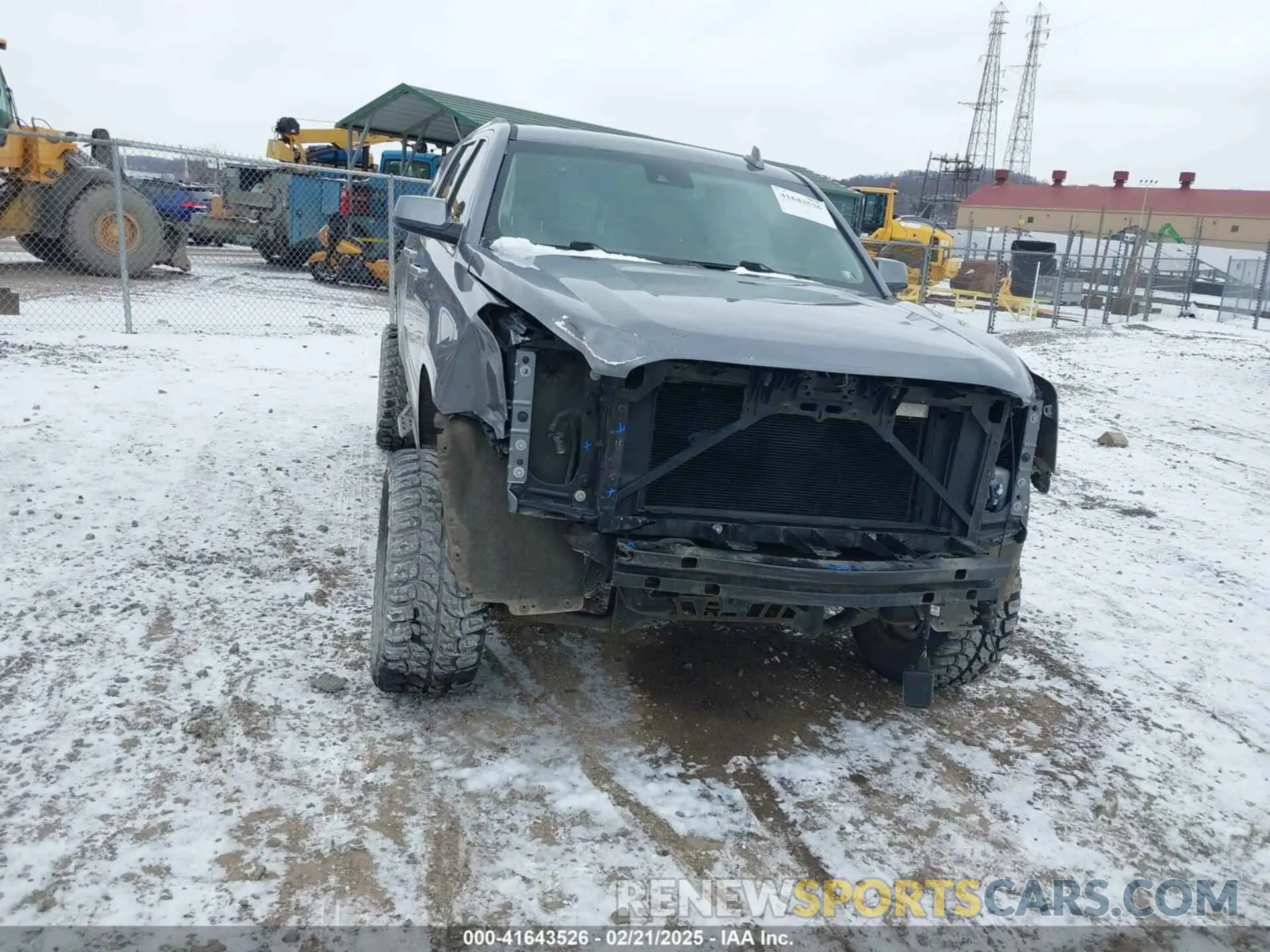6 Photograph of a damaged car 1GKS2HKJ3KR226480 GMC YUKON XL 2019