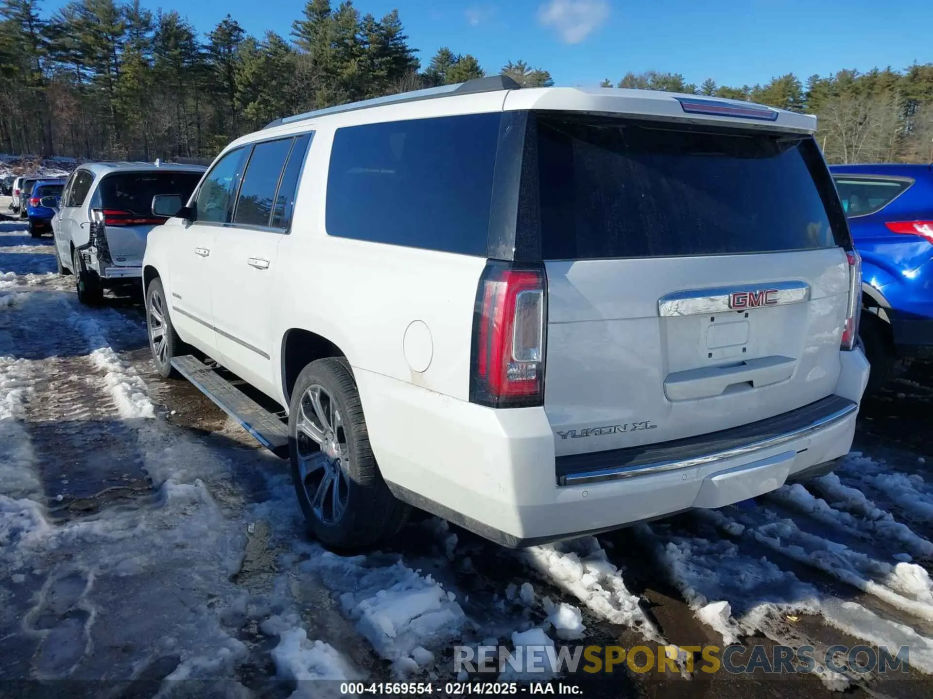 13 Photograph of a damaged car 1GKS2HKJ6KR191305 GMC YUKON XL 2019