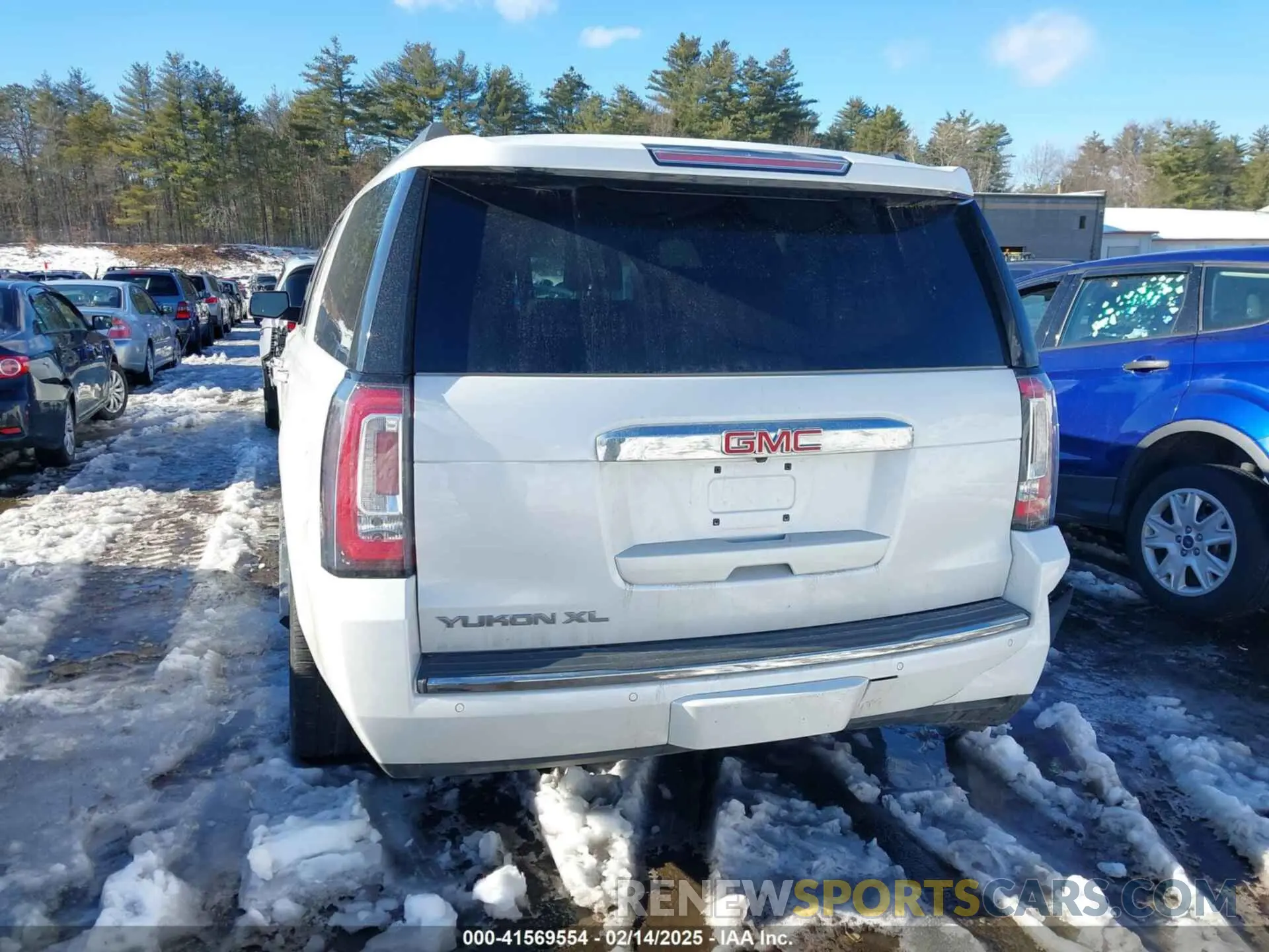 15 Photograph of a damaged car 1GKS2HKJ6KR191305 GMC YUKON XL 2019