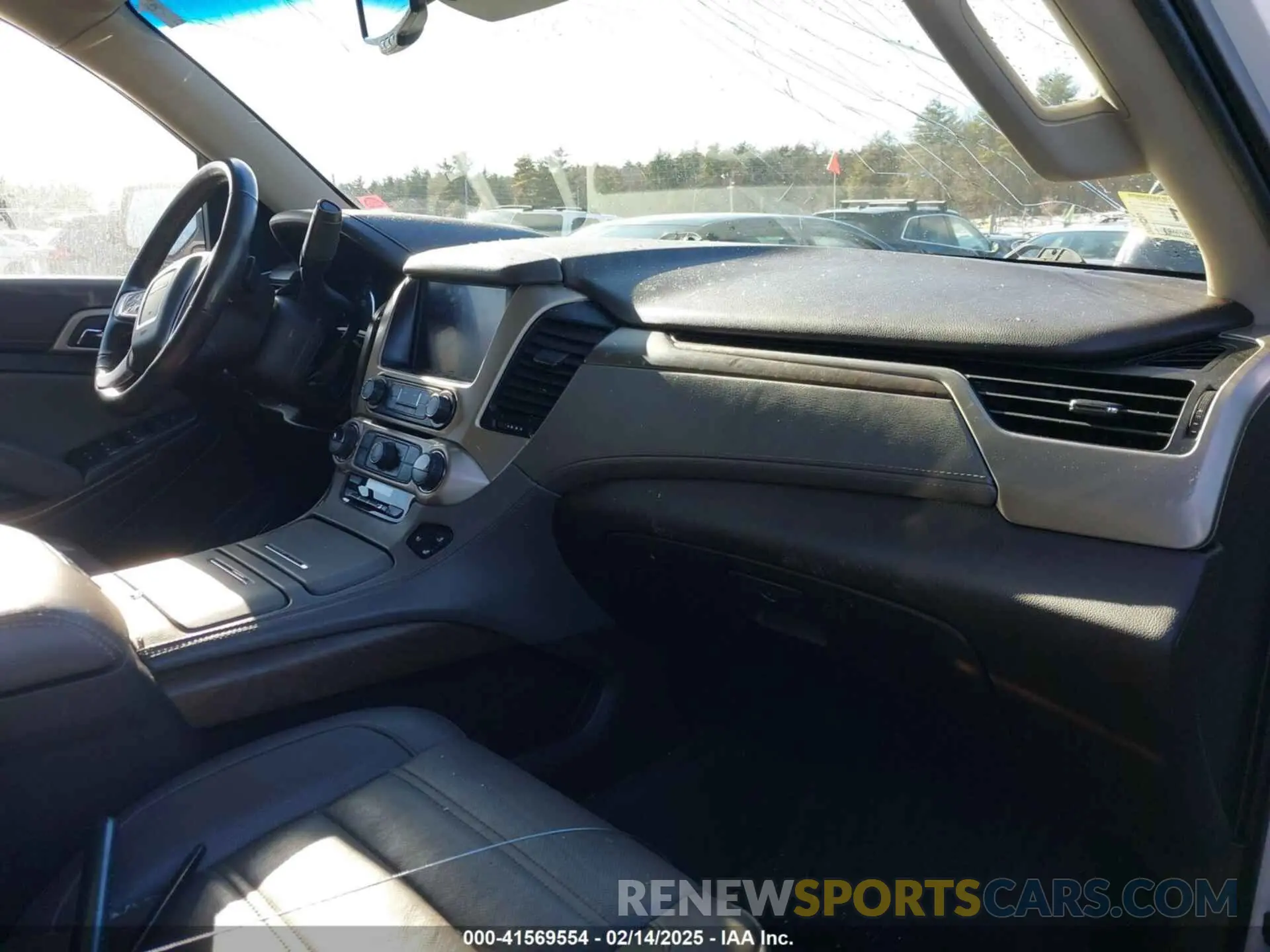 5 Photograph of a damaged car 1GKS2HKJ6KR191305 GMC YUKON XL 2019