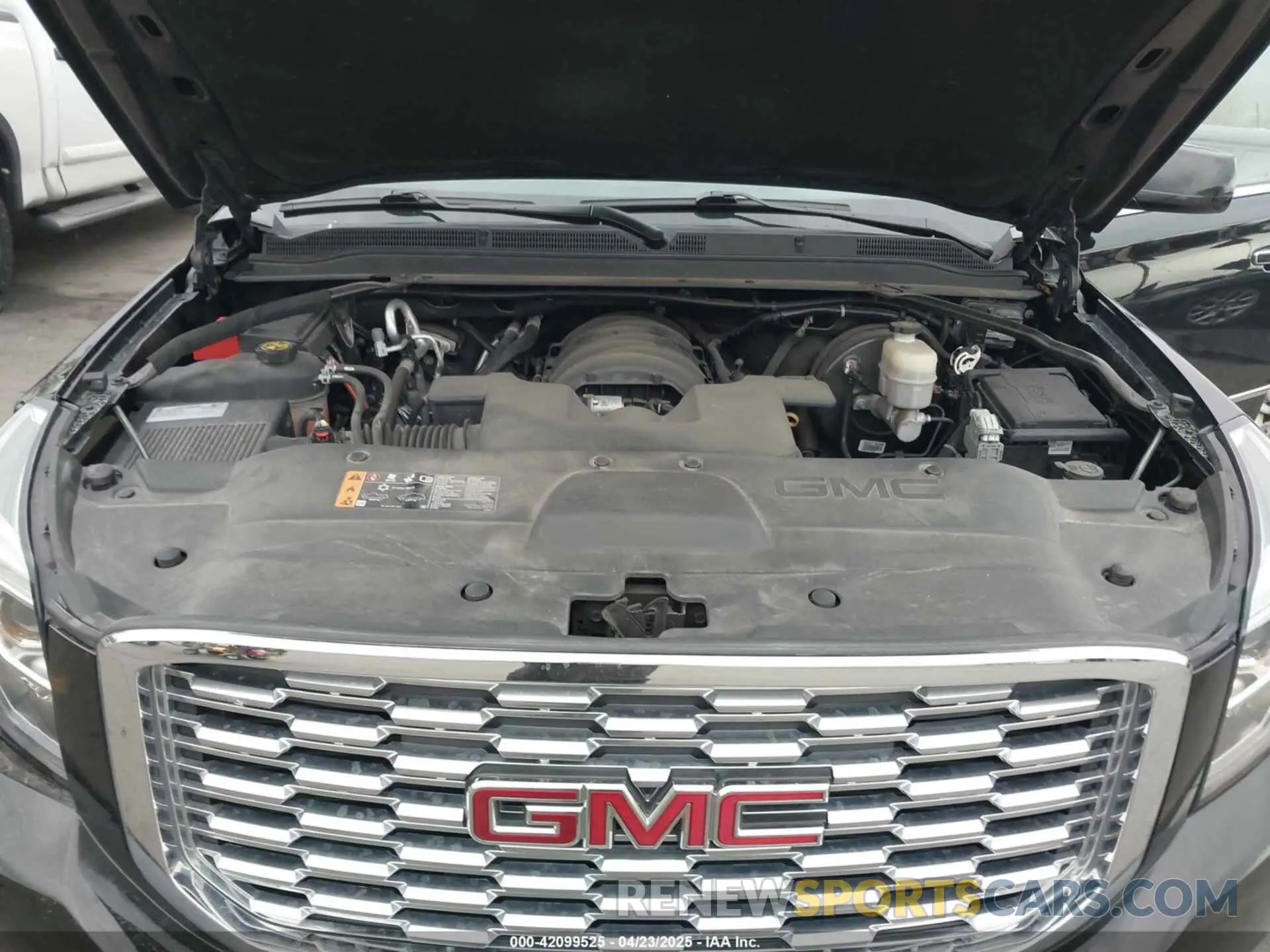10 Photograph of a damaged car 1GKS2HKJ7KR390685 GMC YUKON XL 2019