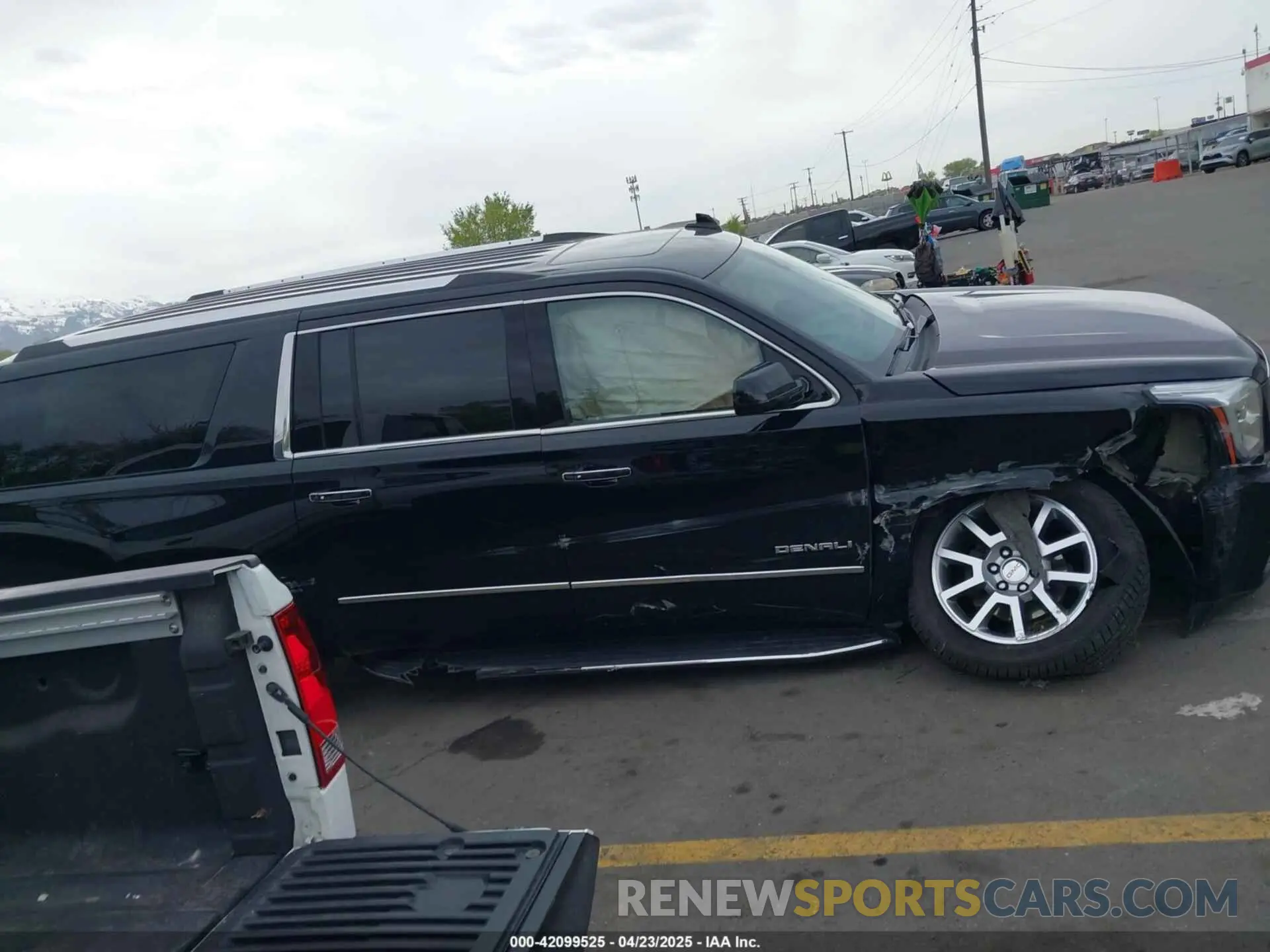 13 Photograph of a damaged car 1GKS2HKJ7KR390685 GMC YUKON XL 2019