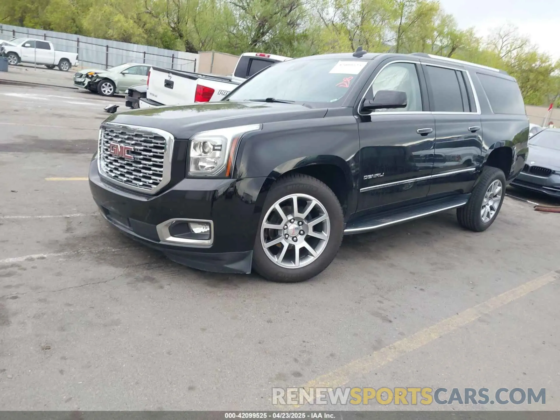 2 Photograph of a damaged car 1GKS2HKJ7KR390685 GMC YUKON XL 2019