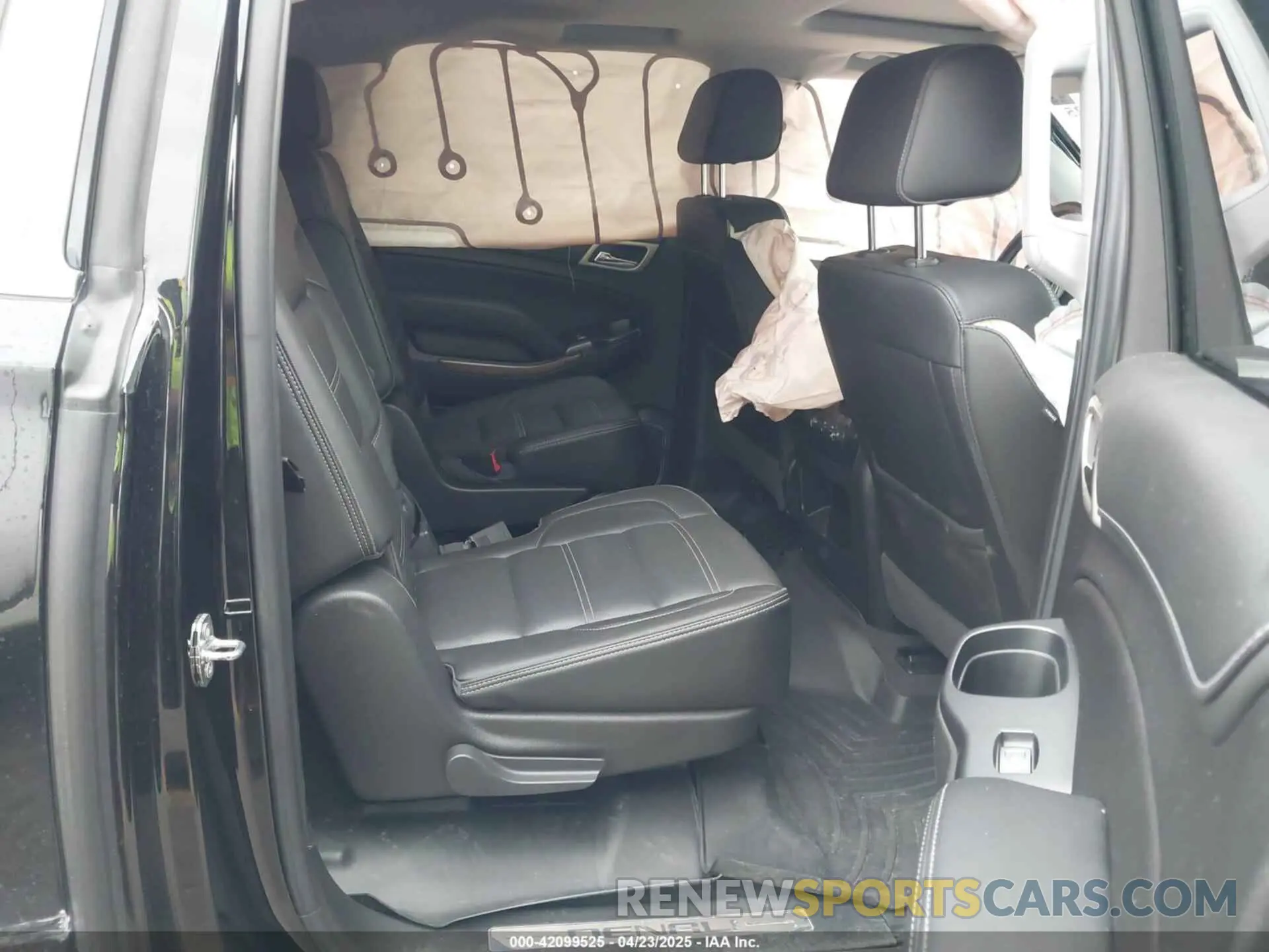 8 Photograph of a damaged car 1GKS2HKJ7KR390685 GMC YUKON XL 2019