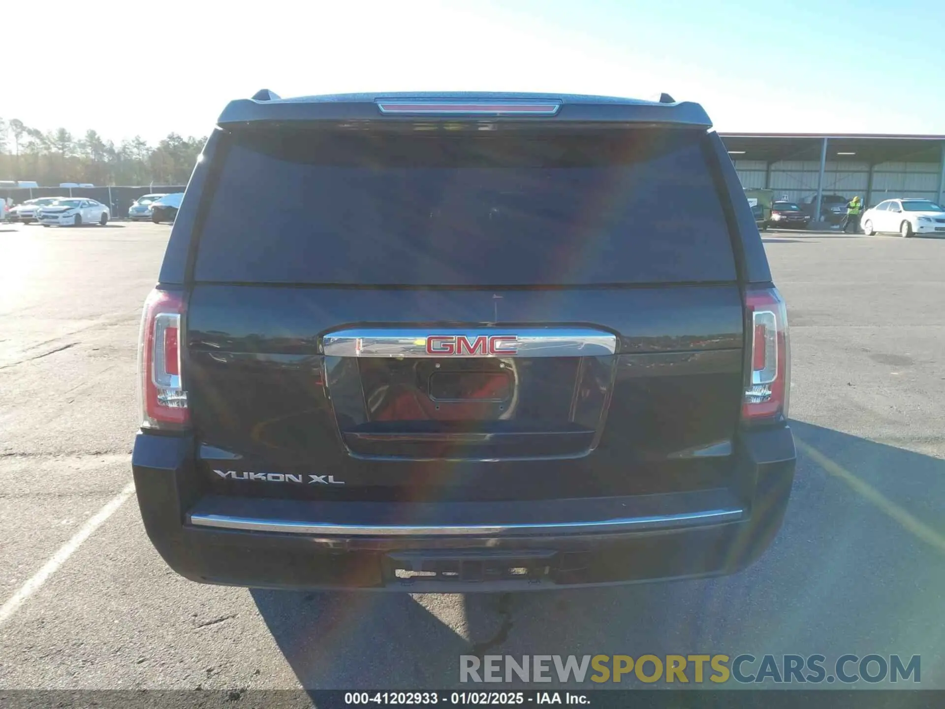 15 Photograph of a damaged car 1GKS2HKJ9KR152434 GMC YUKON XL 2019