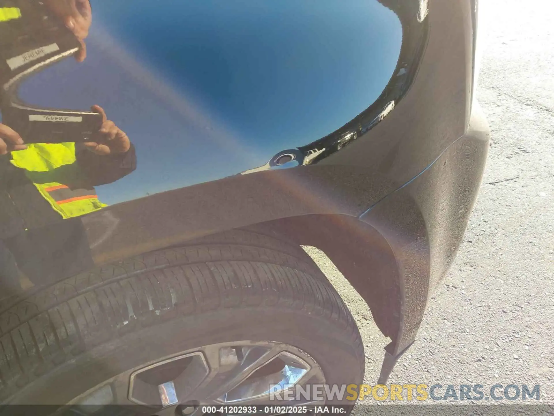 18 Photograph of a damaged car 1GKS2HKJ9KR152434 GMC YUKON XL 2019
