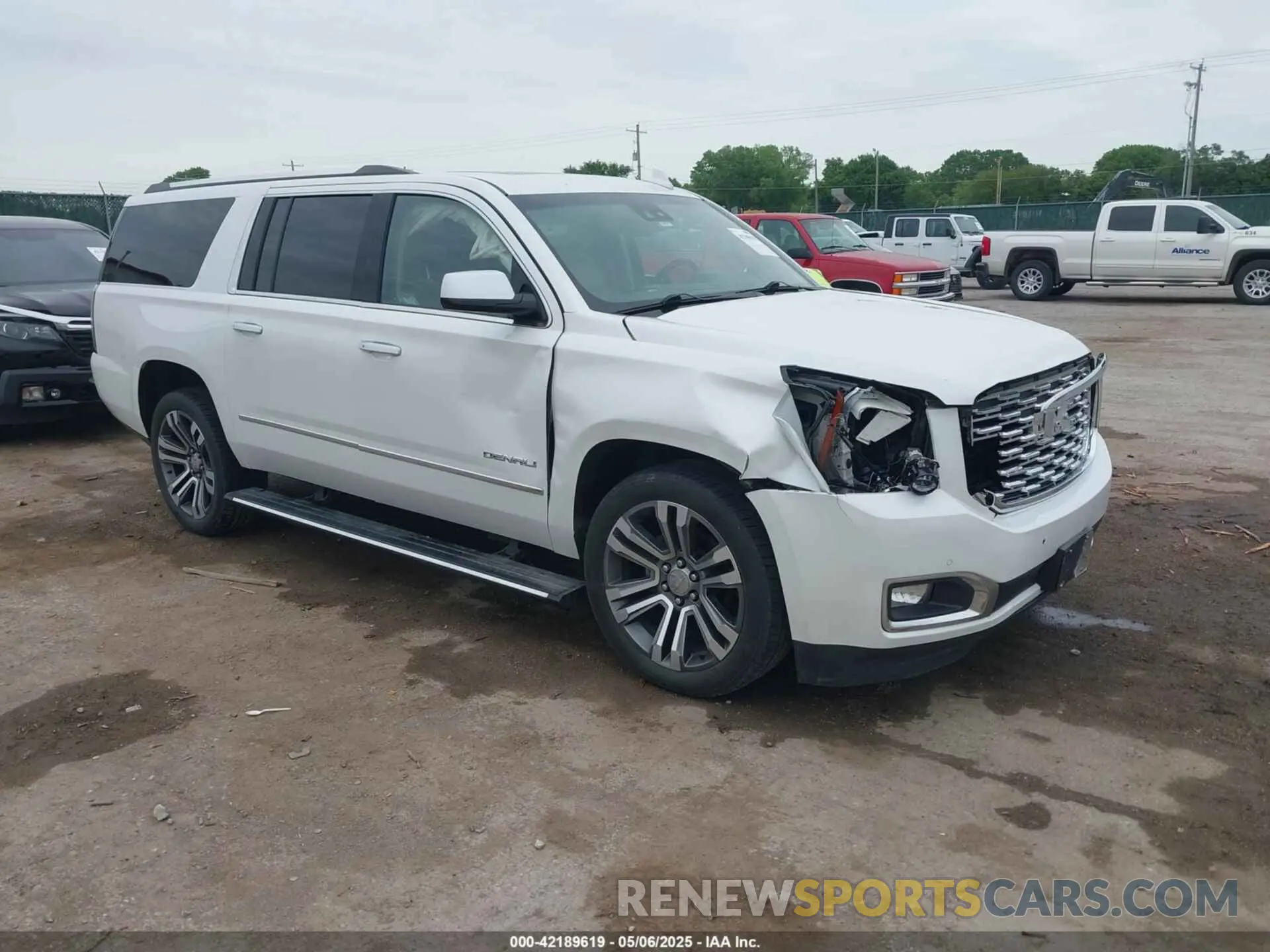 1 Photograph of a damaged car 1GKS2HKJXKR151342 GMC YUKON XL 2019