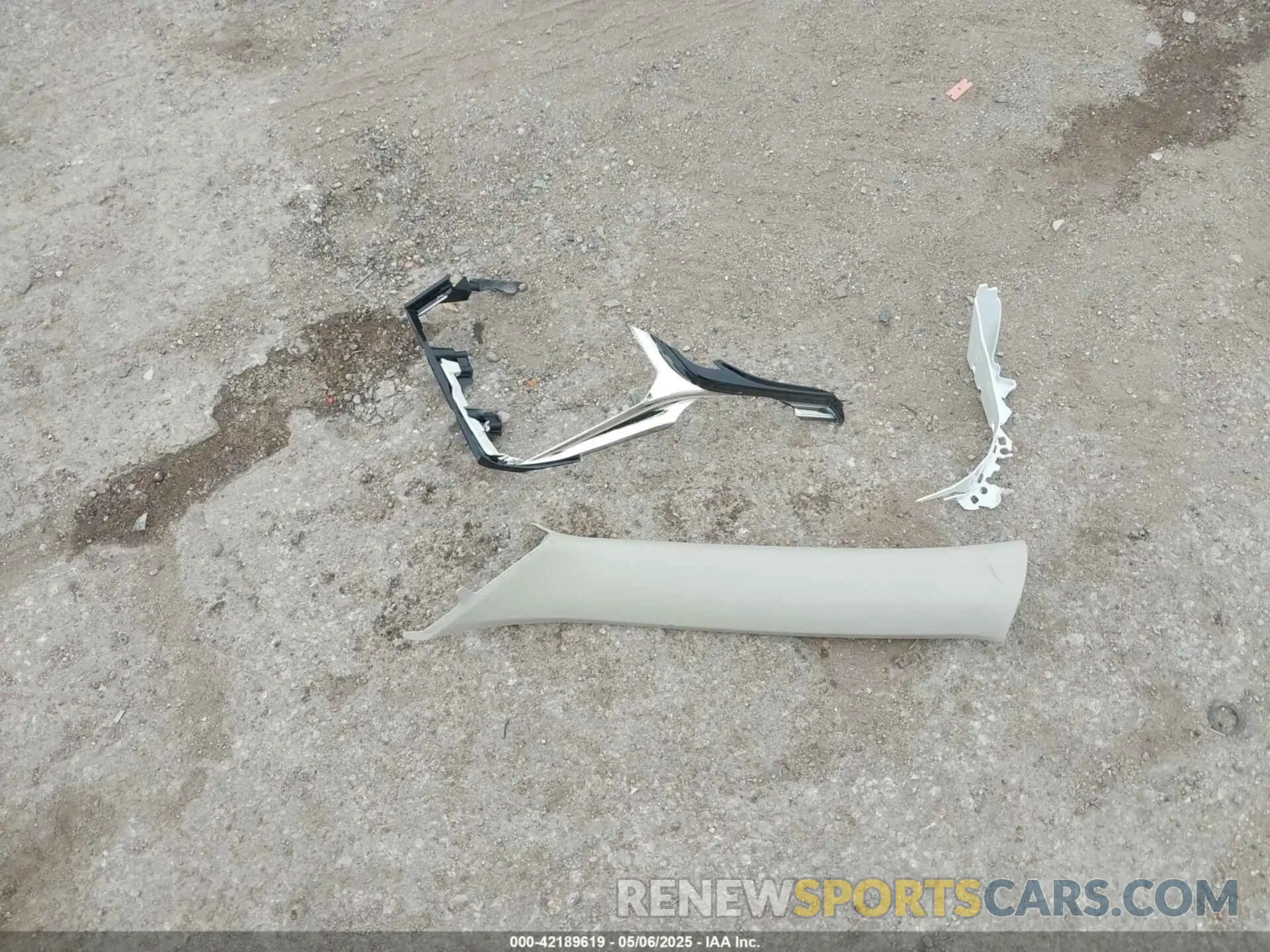 12 Photograph of a damaged car 1GKS2HKJXKR151342 GMC YUKON XL 2019