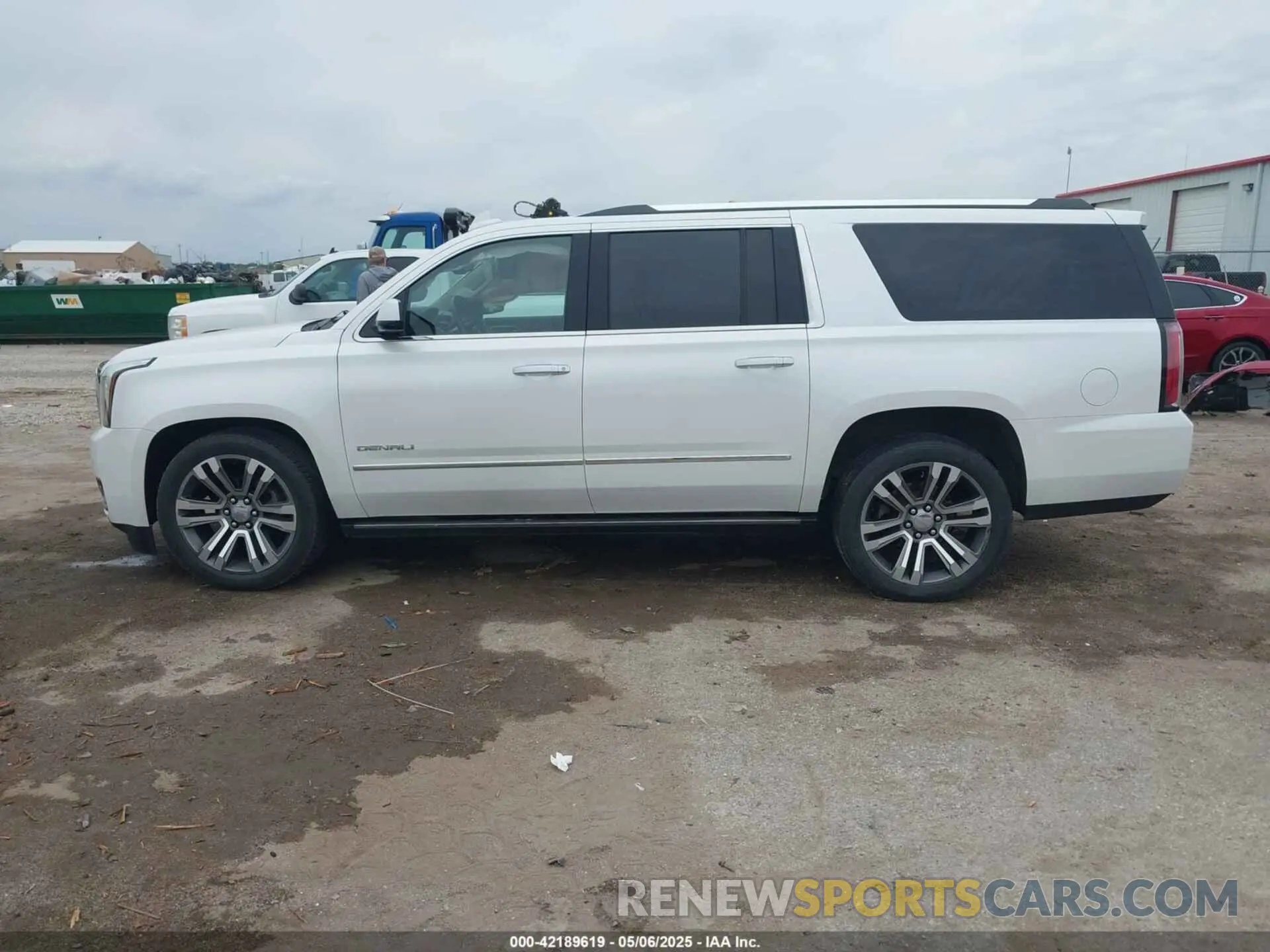 15 Photograph of a damaged car 1GKS2HKJXKR151342 GMC YUKON XL 2019