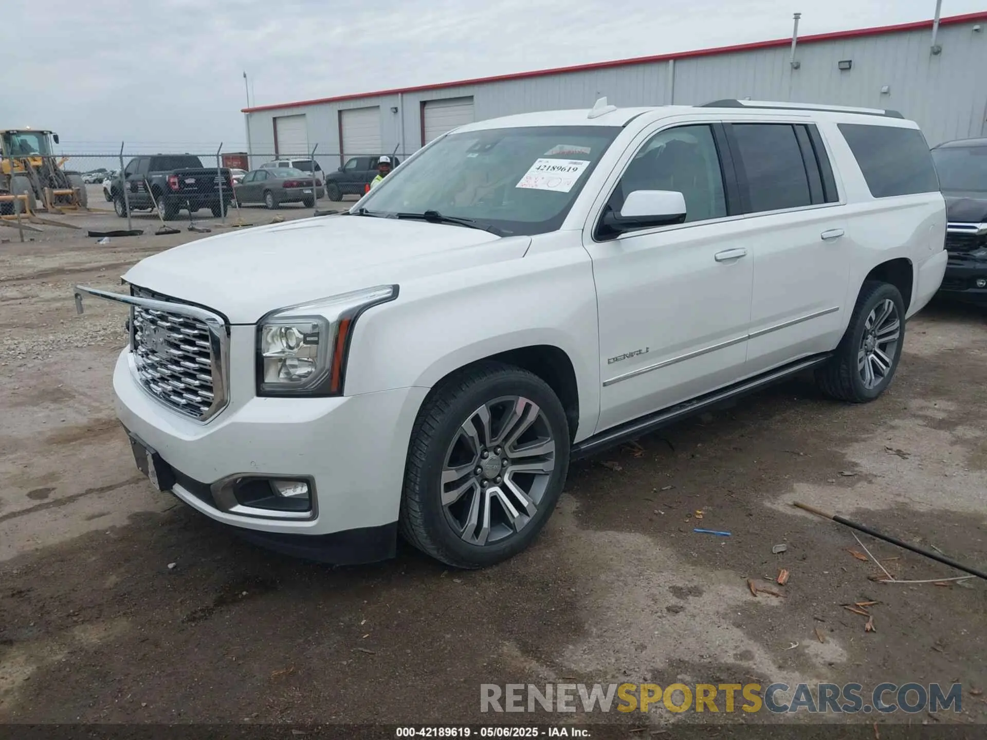 2 Photograph of a damaged car 1GKS2HKJXKR151342 GMC YUKON XL 2019